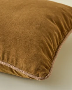 VND7018 Makerspalm, LLC Lexie Velvet Pillow
