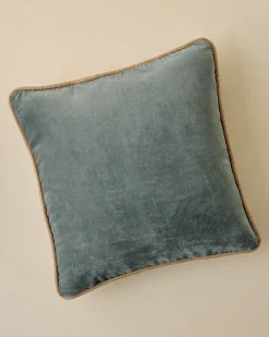 VND7018 Makerspalm, LLC Lexie Velvet Pillow