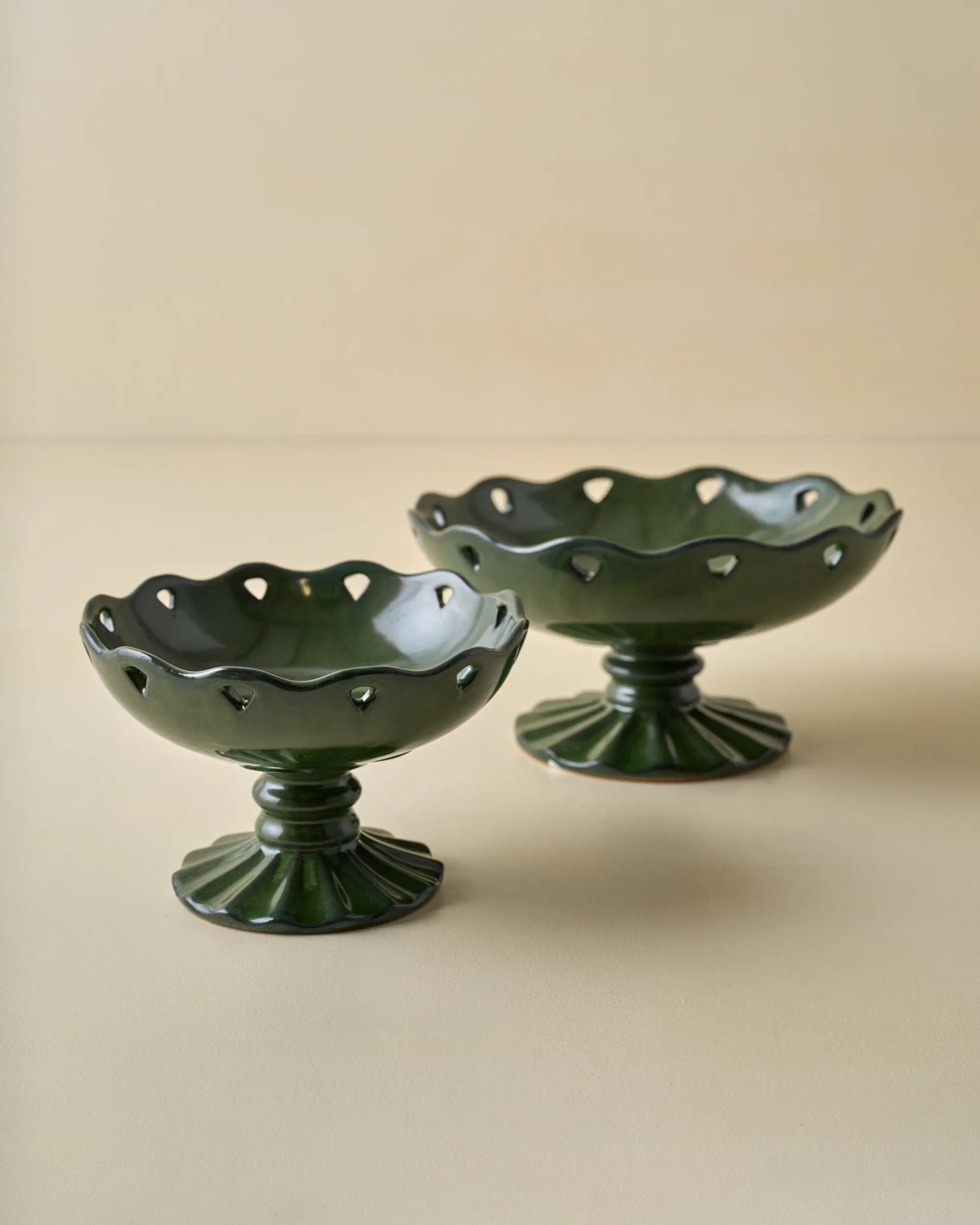 VND0164 Creative Co-op Inc Libby Glazed Ceramic Footed Bowl