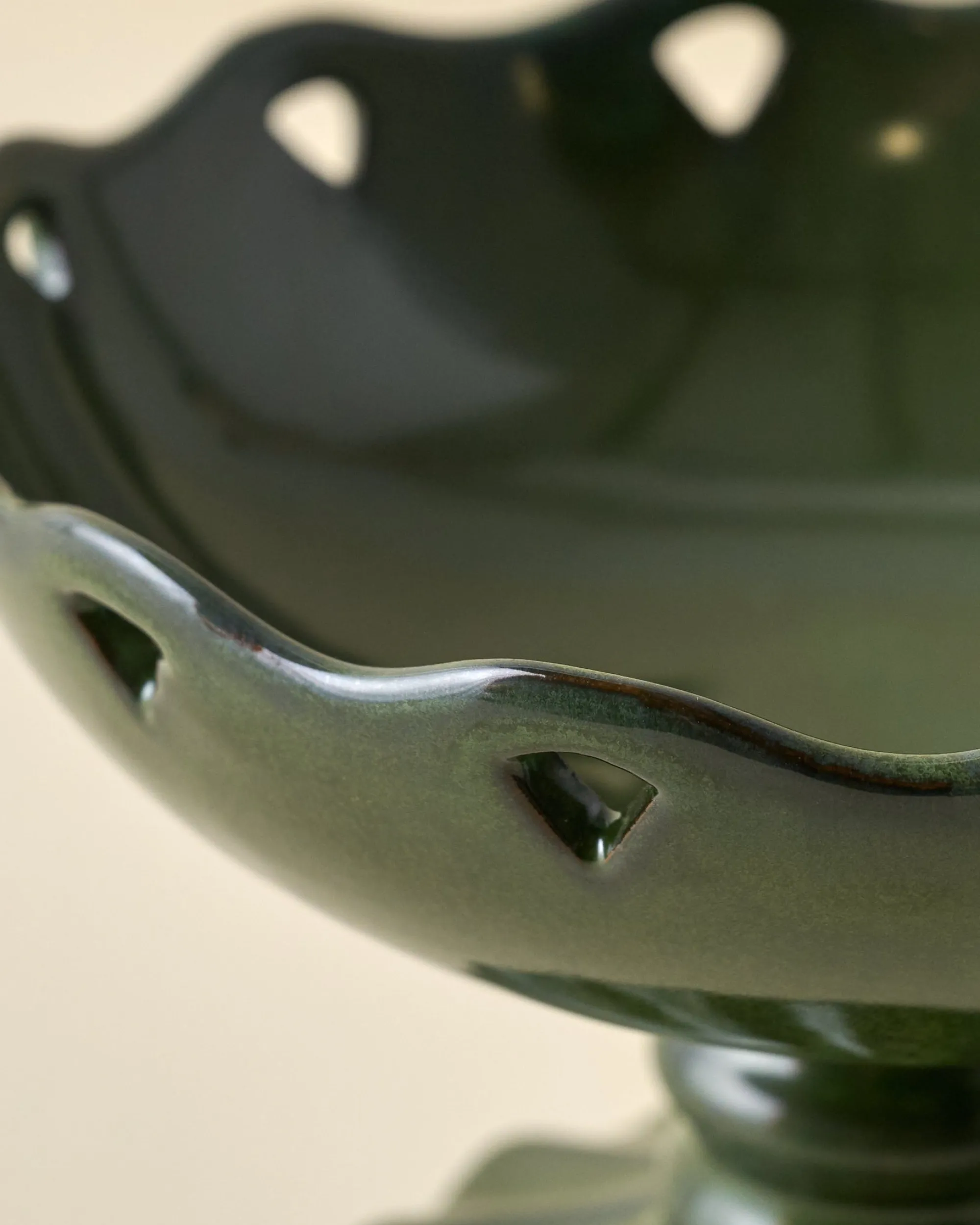 VND0164 Creative Co-op Inc Libby Glazed Ceramic Footed Bowl