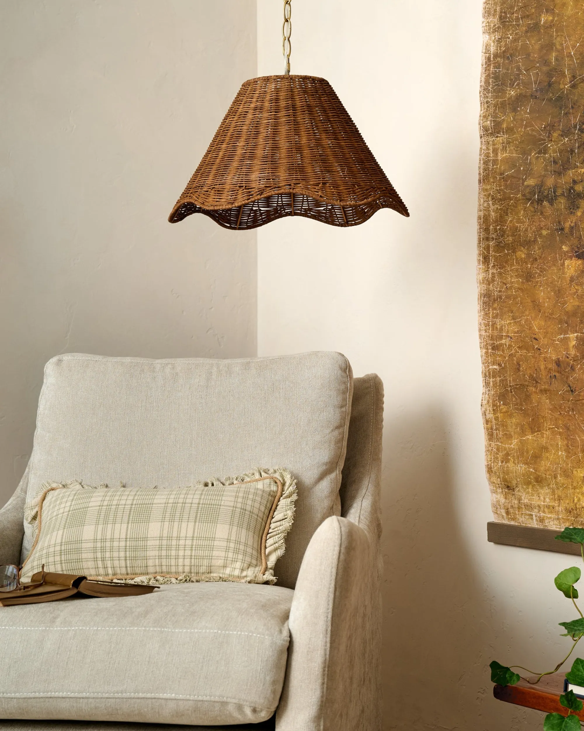 VND6475 StyleCraft Home Collection Lucinda Rattan Scallop Pendant (-)