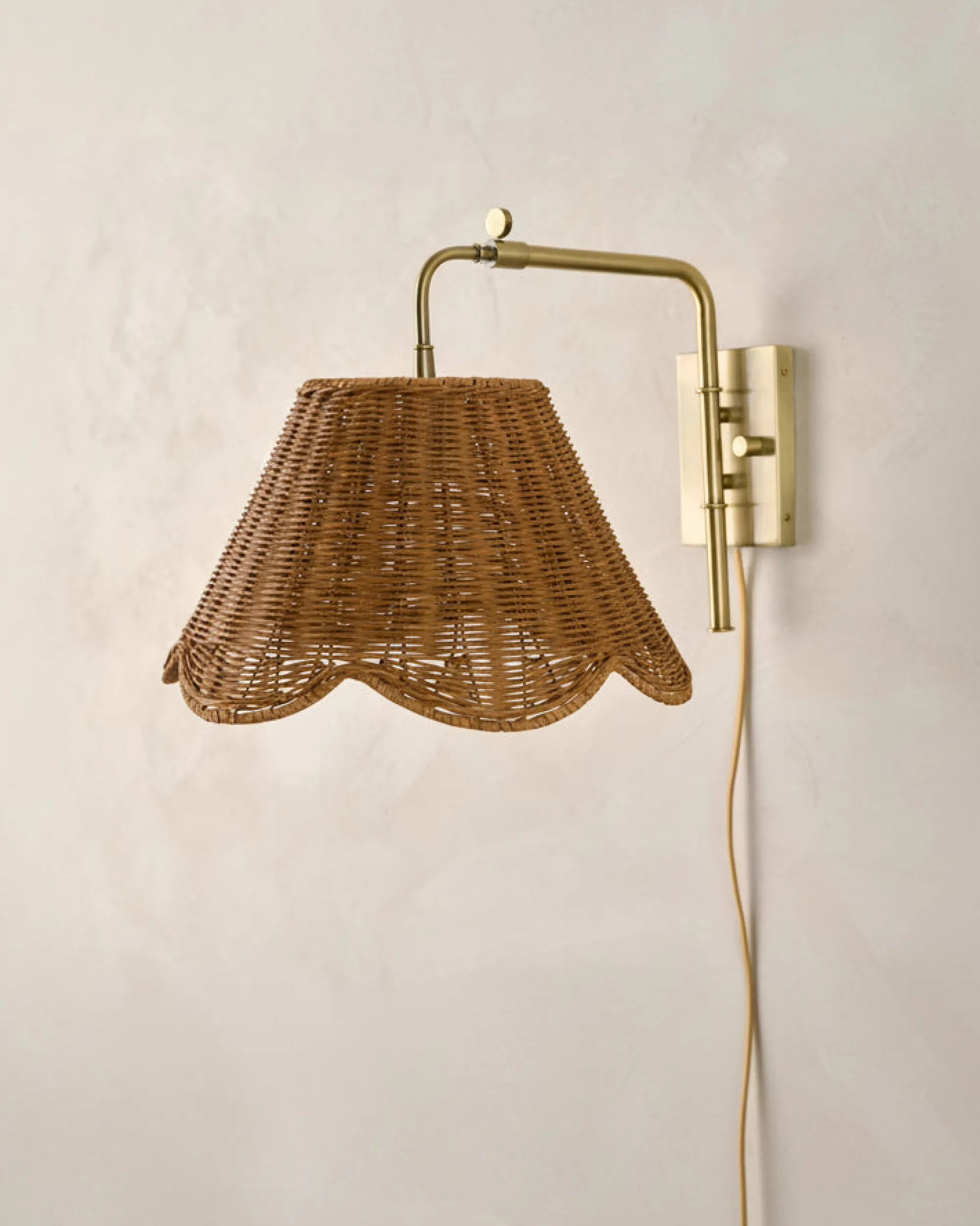 VND6475 StyleCraft Home Collection Lucinda Rattan Scallop Swivel Plug-In Sconce