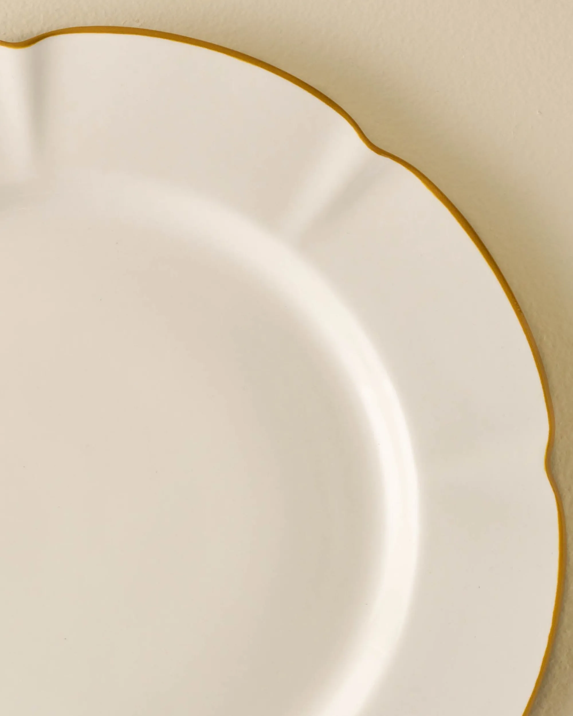VND7817 FOXSTONE DEVELOPMENT CO.,LTD Luna Scalloped Plate