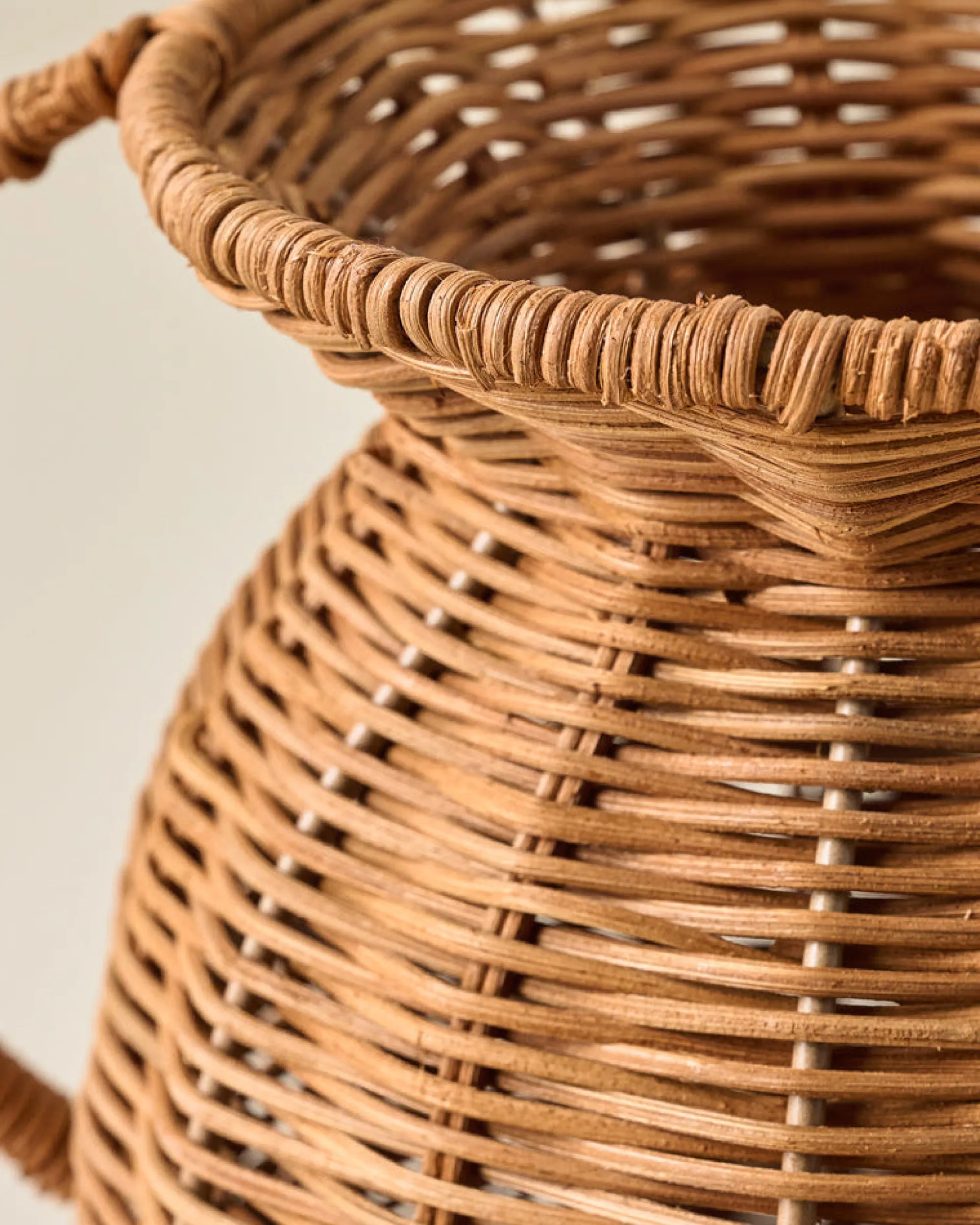 VND0164 Creative Co-op Inc Mabel Rattan Vase