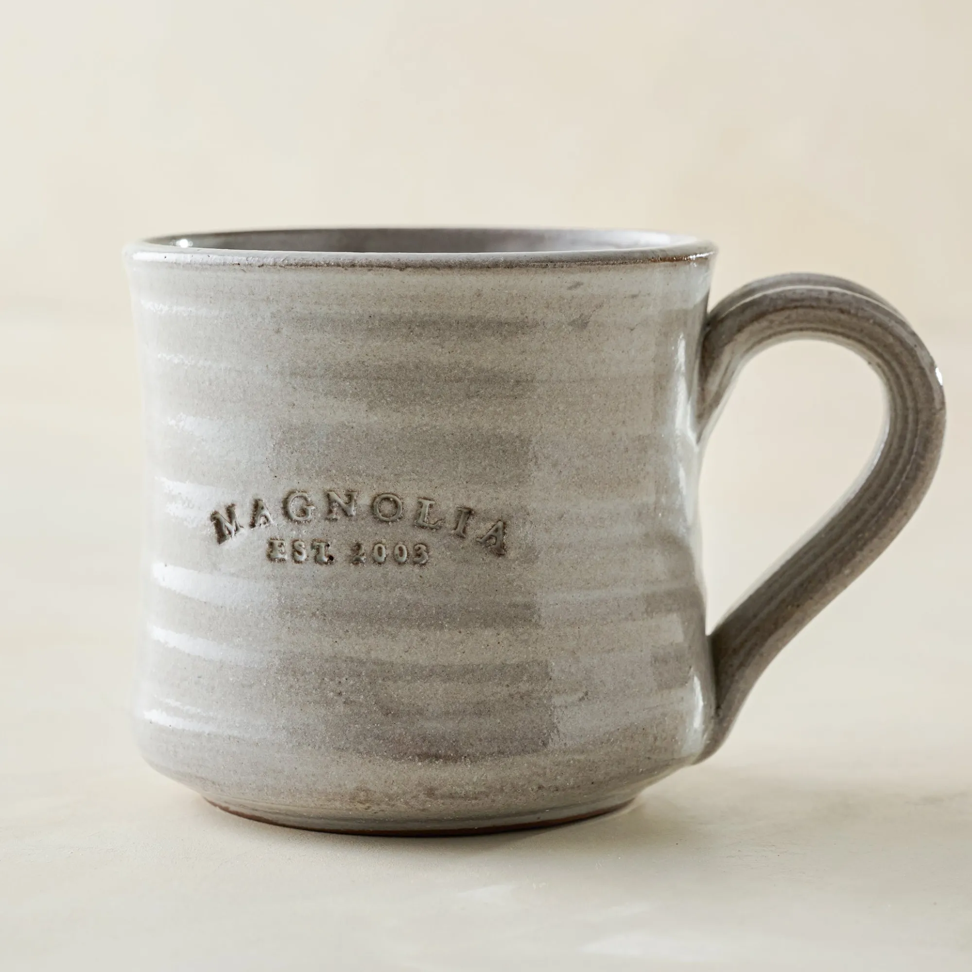 VND0162 Black Oak Art Magnolia Established Mug