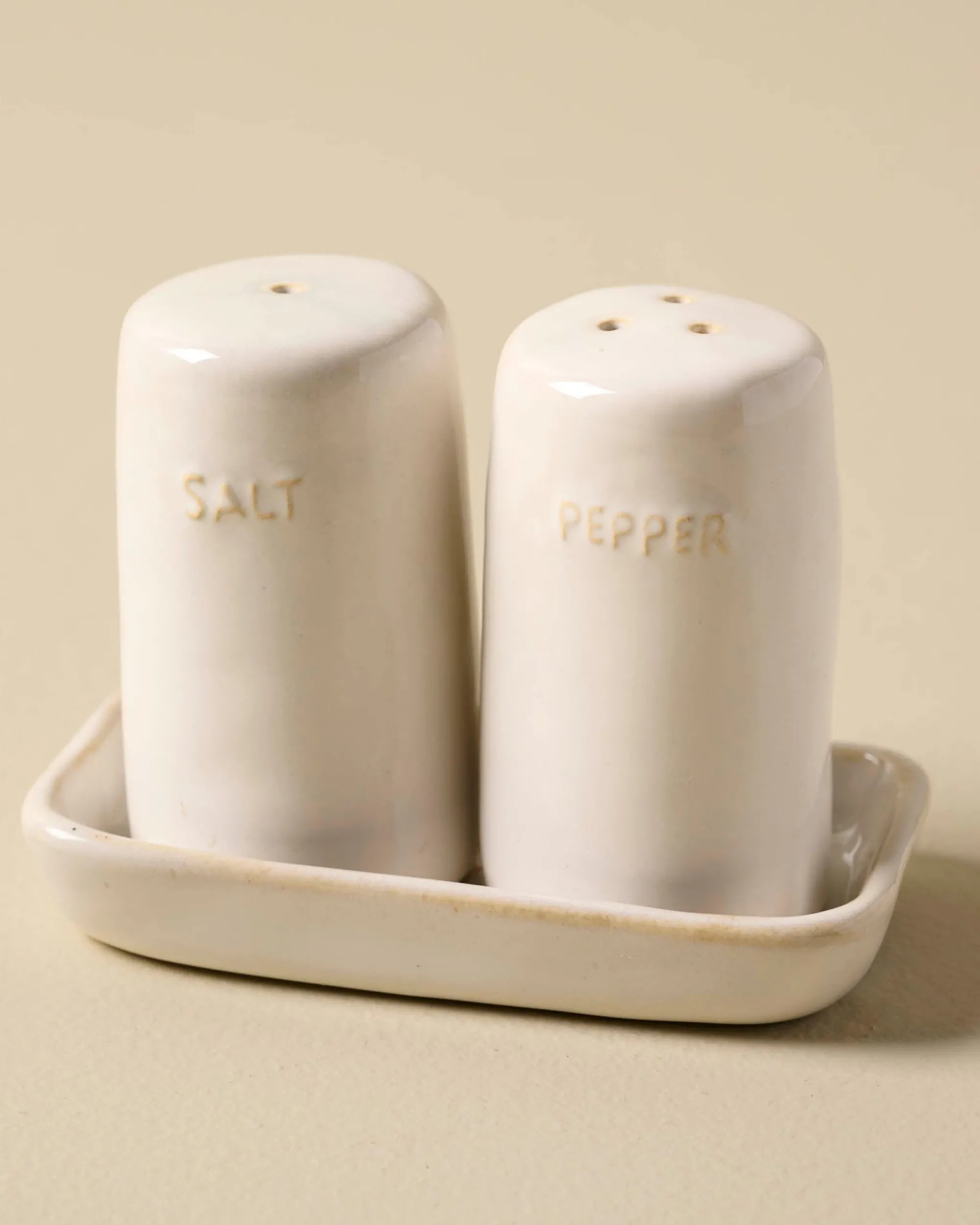 VND6562 Chaozhou Highland Crafts Company Ltd Magnolia Est. Salt and Pepper Shakers