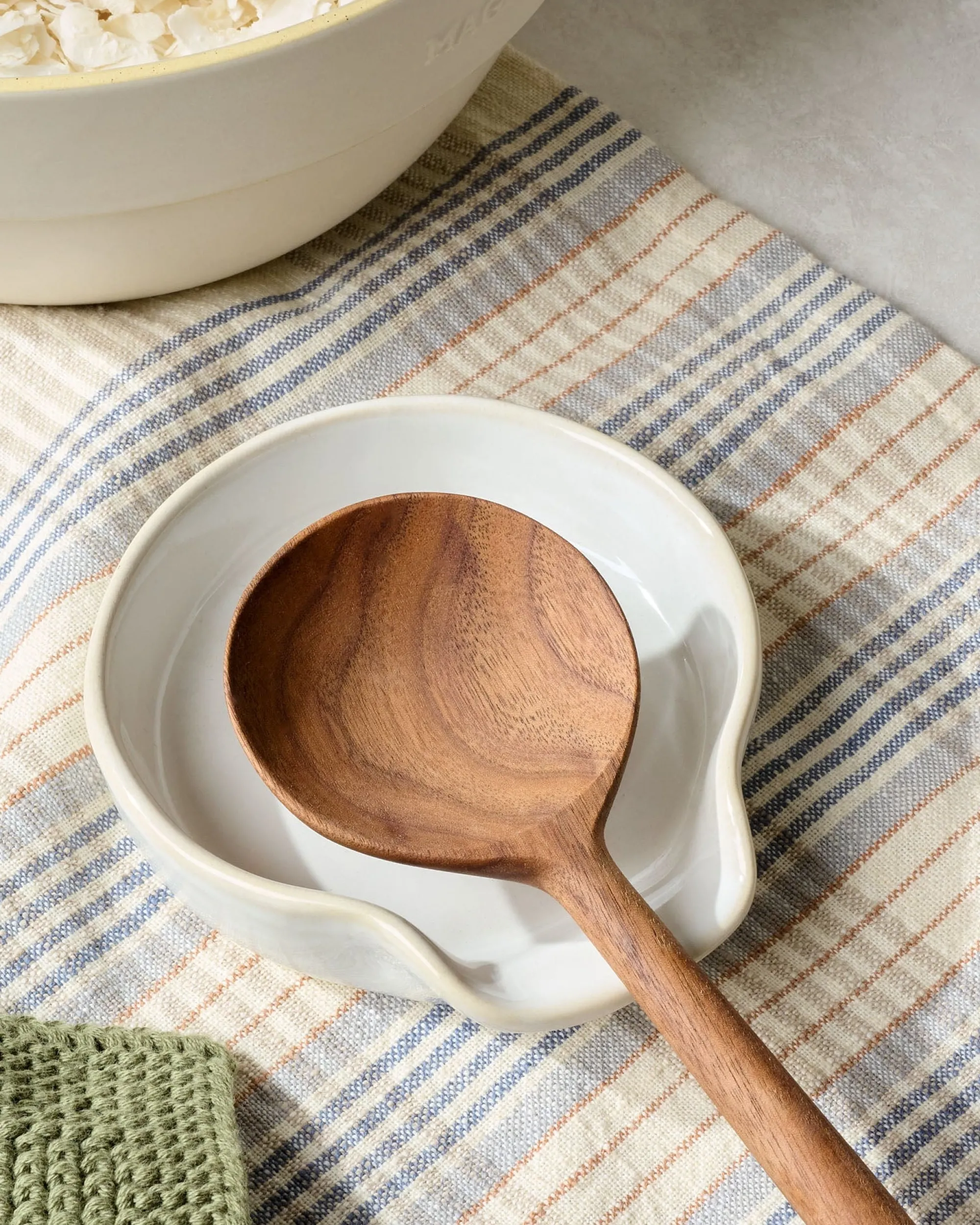 VND6562 Chaozhou Highland Crafts Company Ltd Magnolia Est. Spoon Rest
