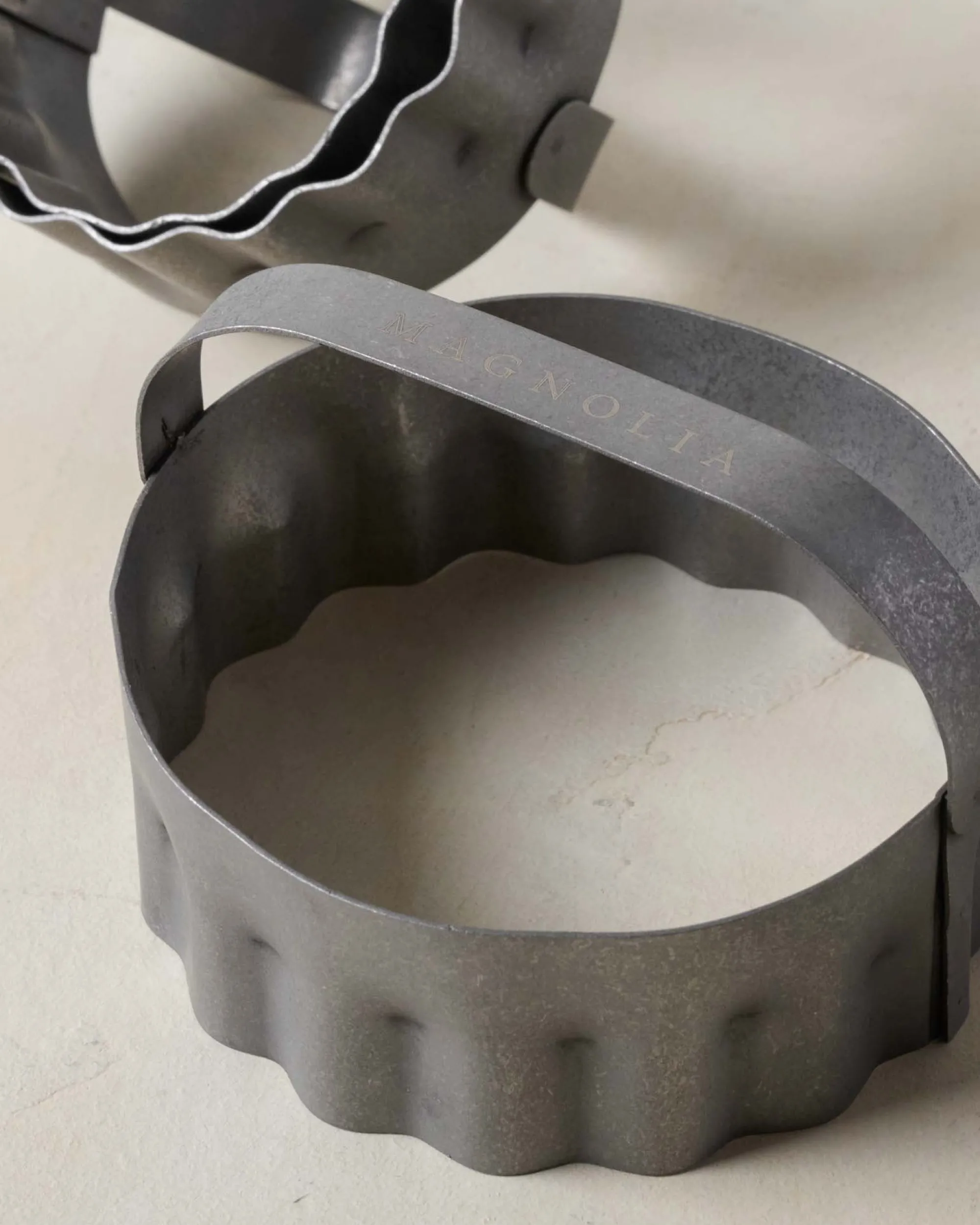 VND6290 Dayglow LLC Magnolia Fluted Biscuit Cutters