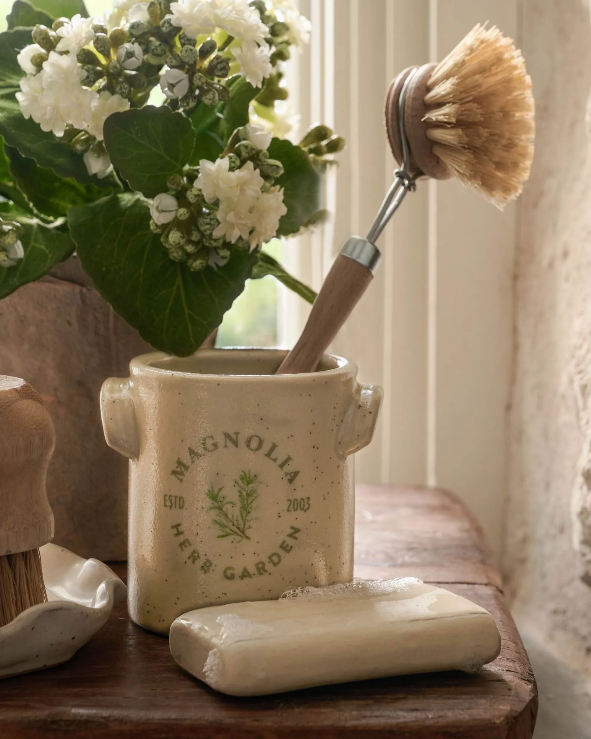VND0040 Couture Brands LLC Magnolia Herb Garden Candle