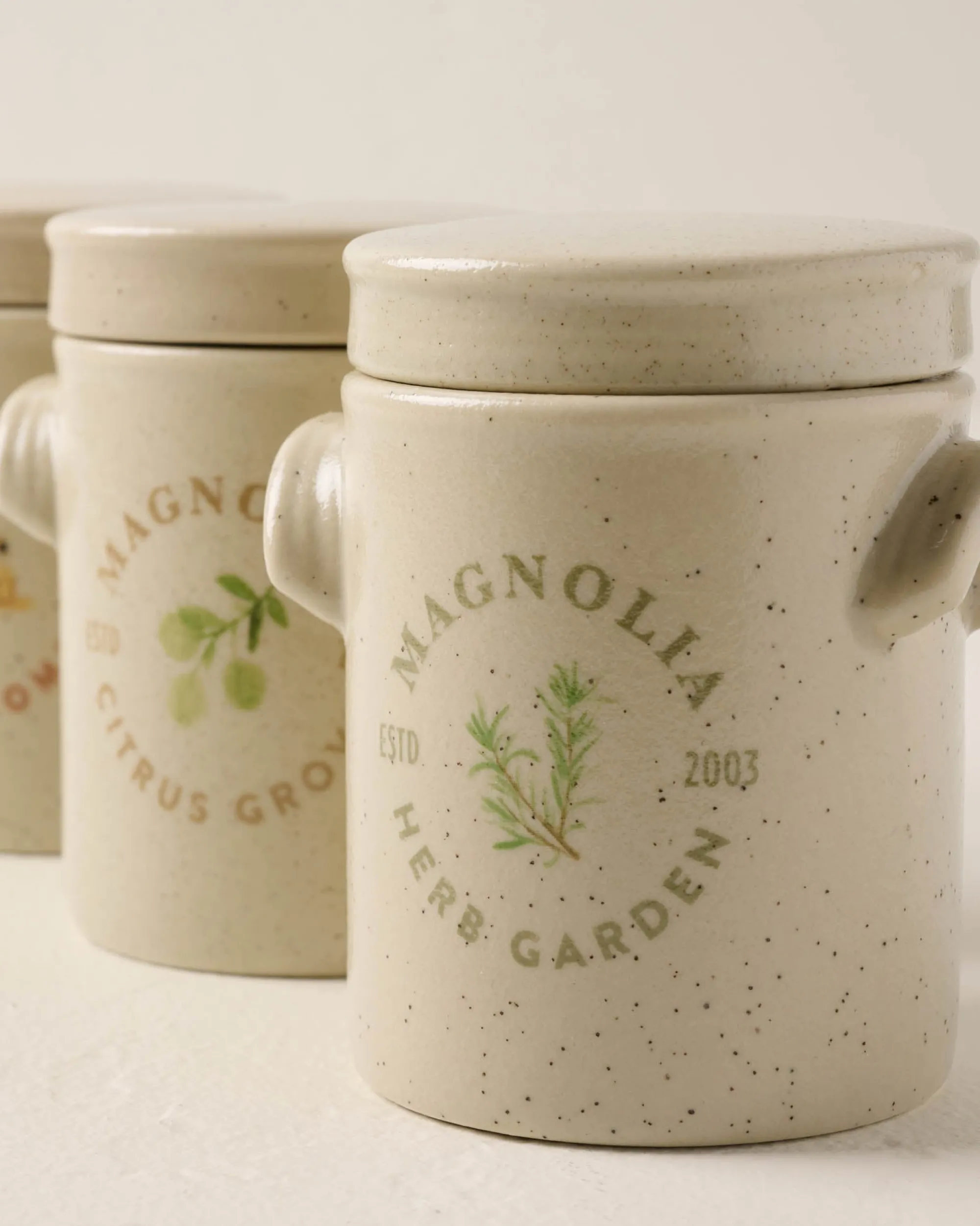 VND0040 Couture Brands LLC Magnolia Herb Garden Candle