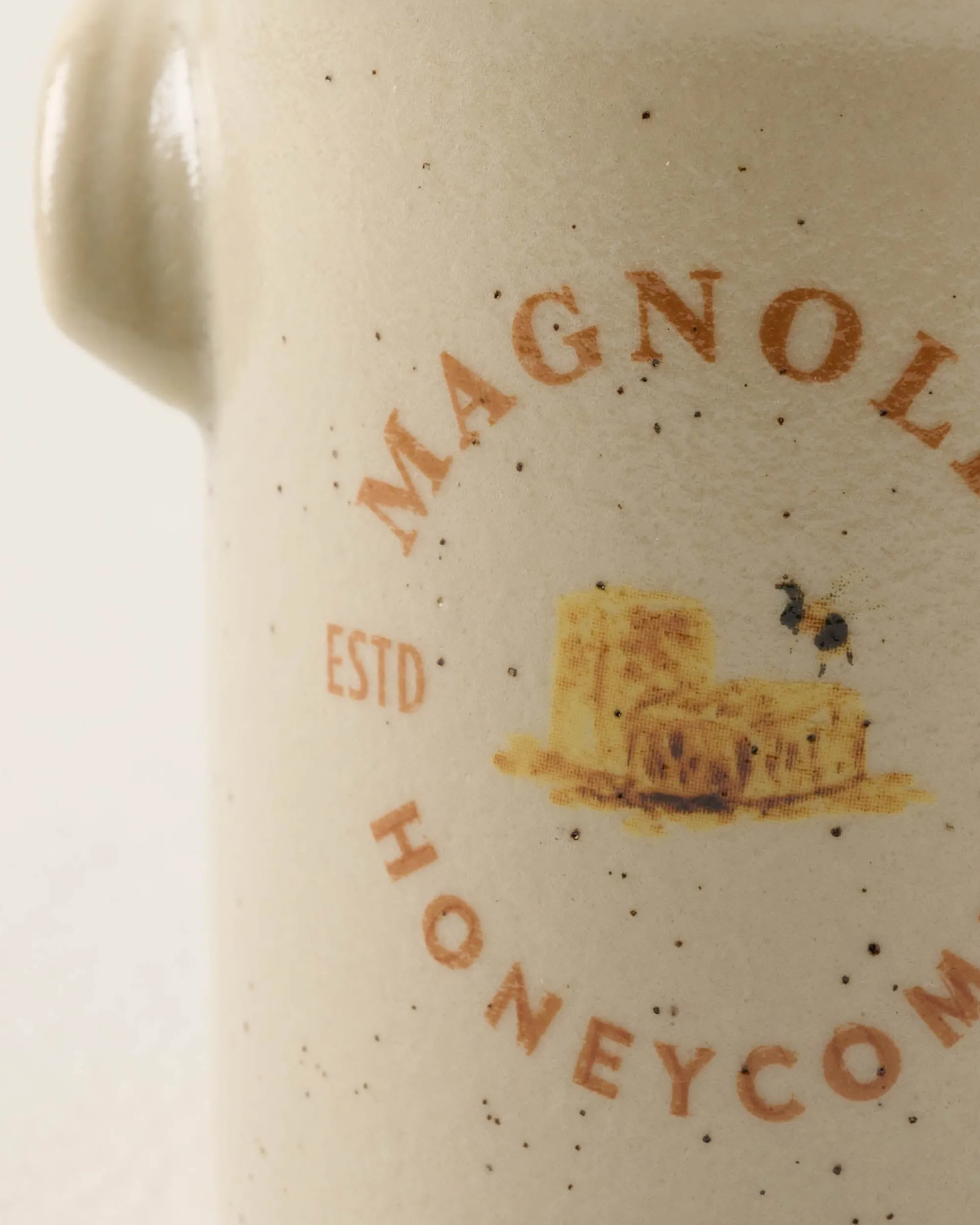 VND0040 Couture Brands LLC Magnolia Honeycomb Candle