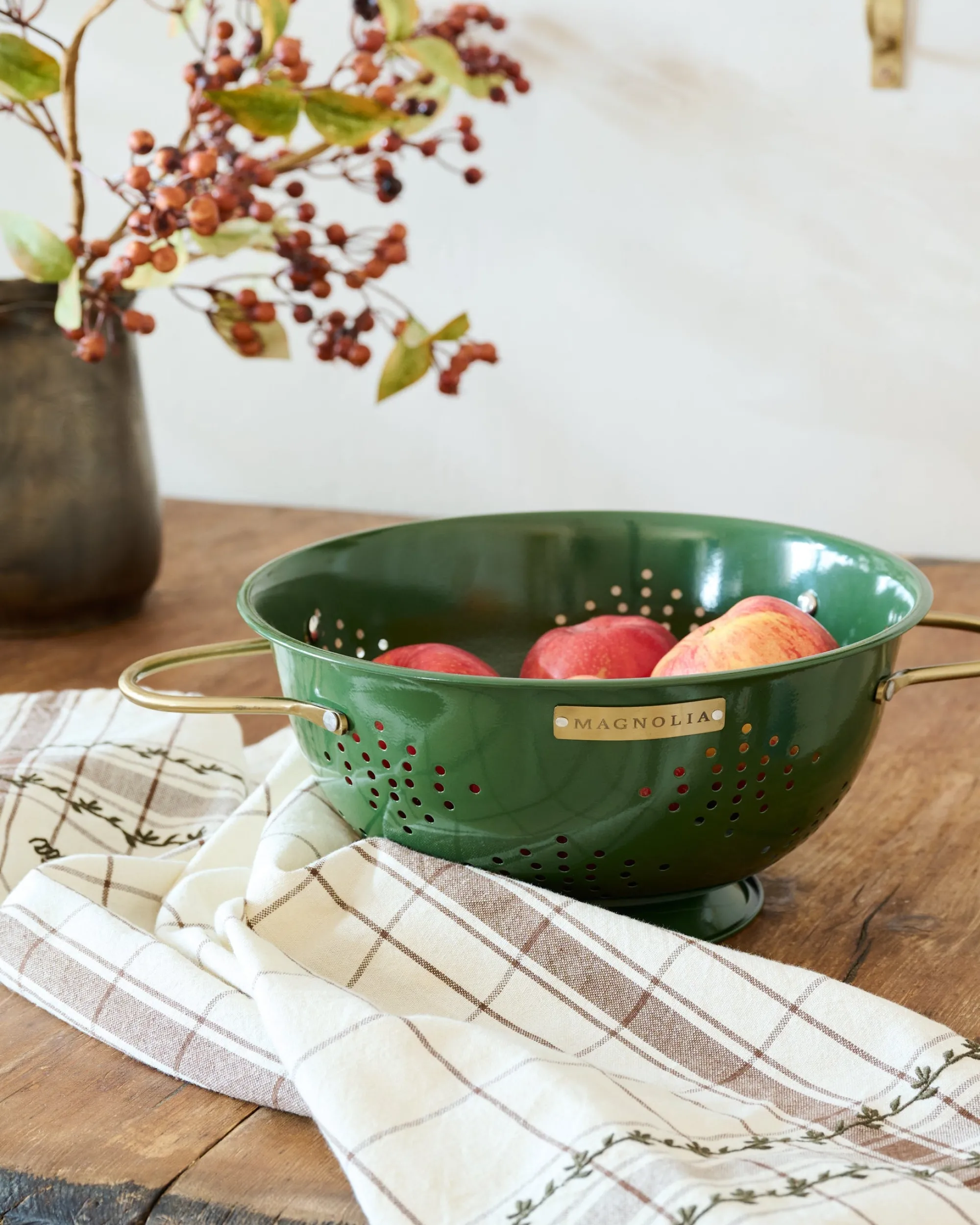 VND8417 AC Brothers Magnolia Laurel Green Colander