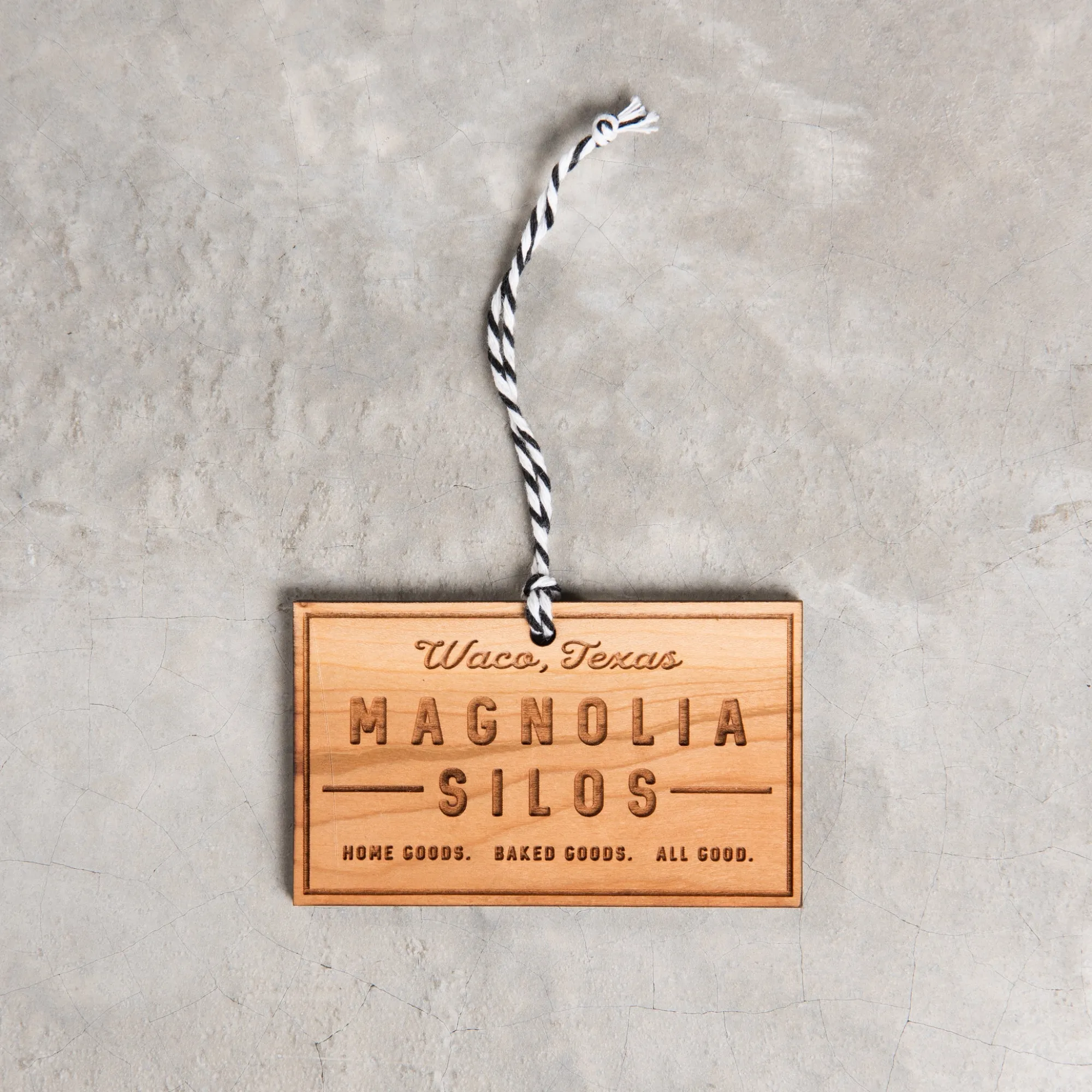 VND0556 Wordsmith Wood Shop Magnolia Mural Ornament