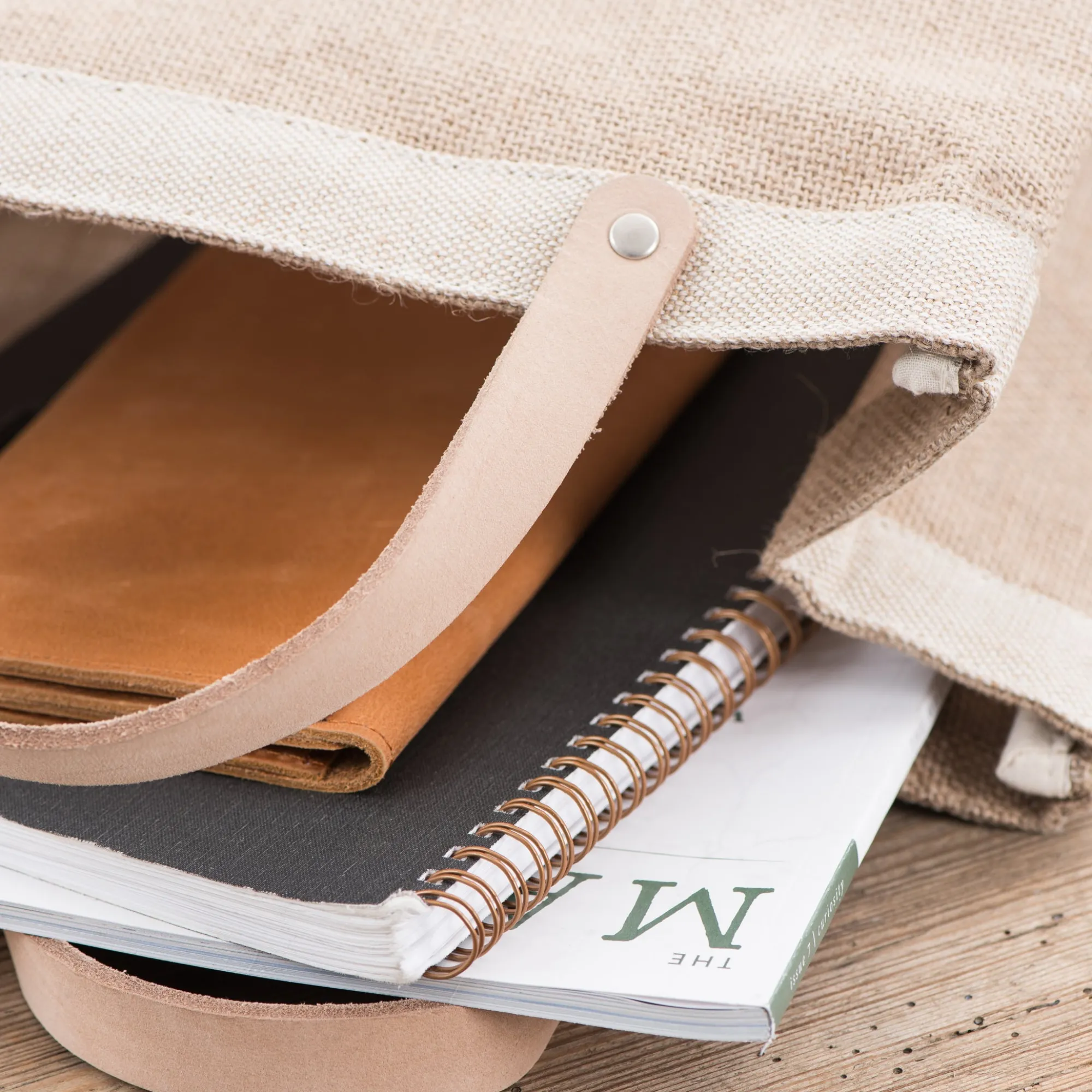 VND2798 Apolis Holdings LLC Magnolia Script Market Tote