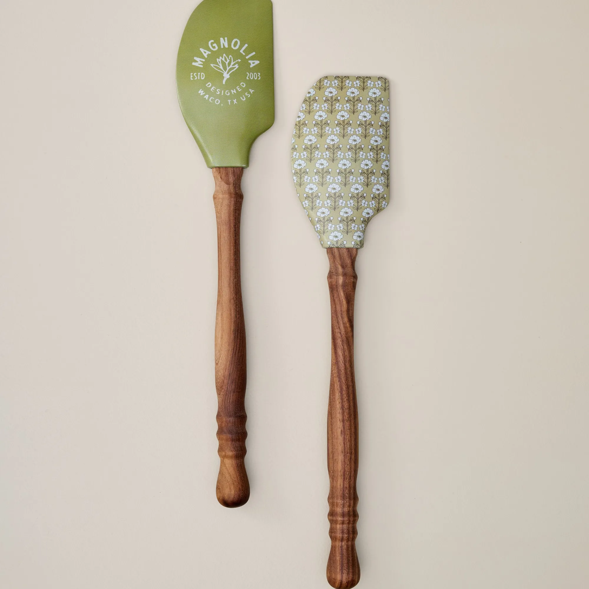 VND6290 Dayglow LLC Magnolia Turned Handle Flower Spatula Bundle