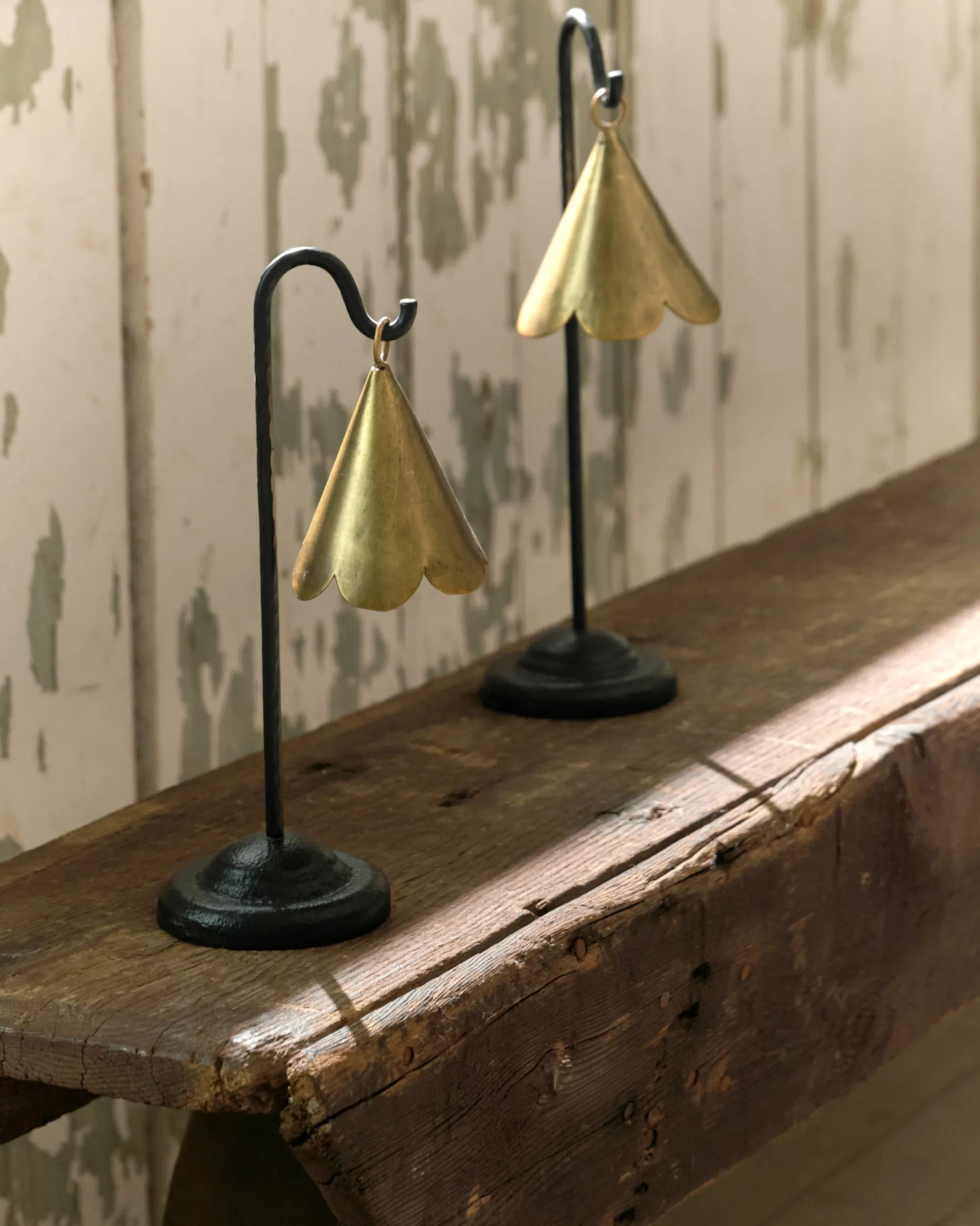 VND6624 GULATI EXPORTS Mariel Standing Scalloped Bell
