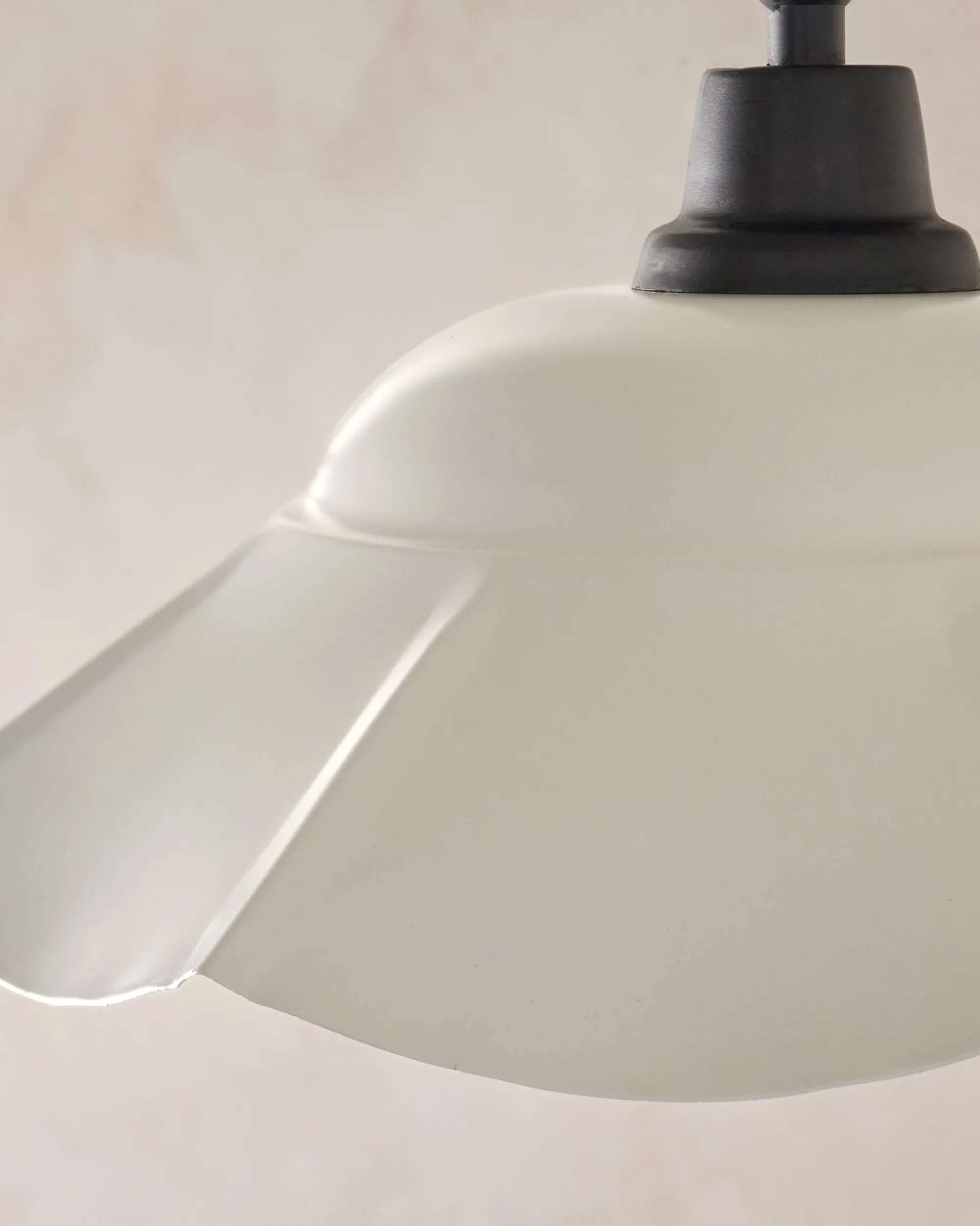 VND8010 Decodesign Interior Mary Enamel Plug-in Sconce