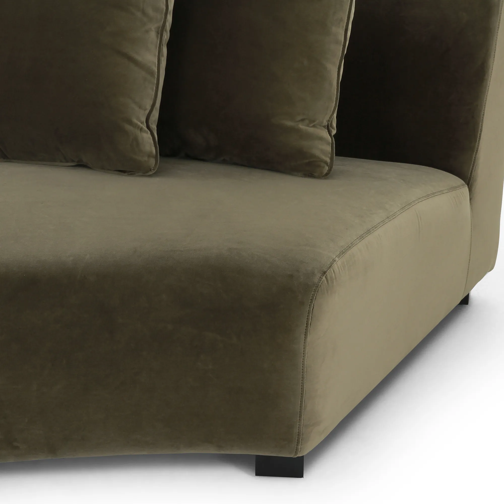 VND6200 Four Hands, LLC Miles Two-Piece Sectional
