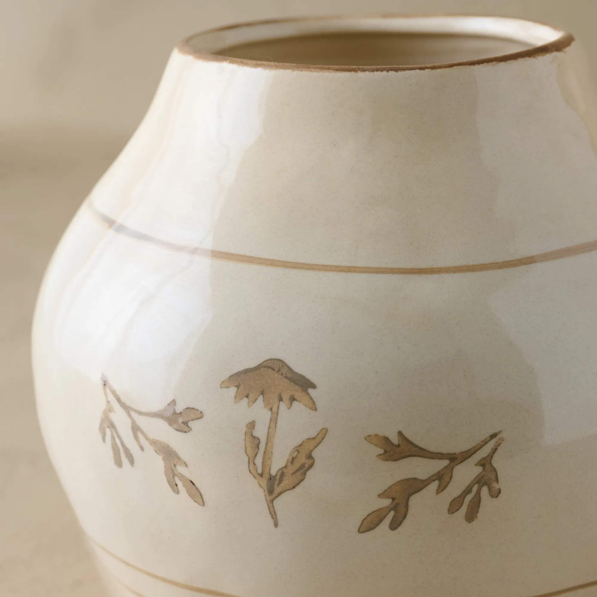 VND6562 Chaozhou Highland Crafts Company Ltd Nadine Ceramic Round Vase