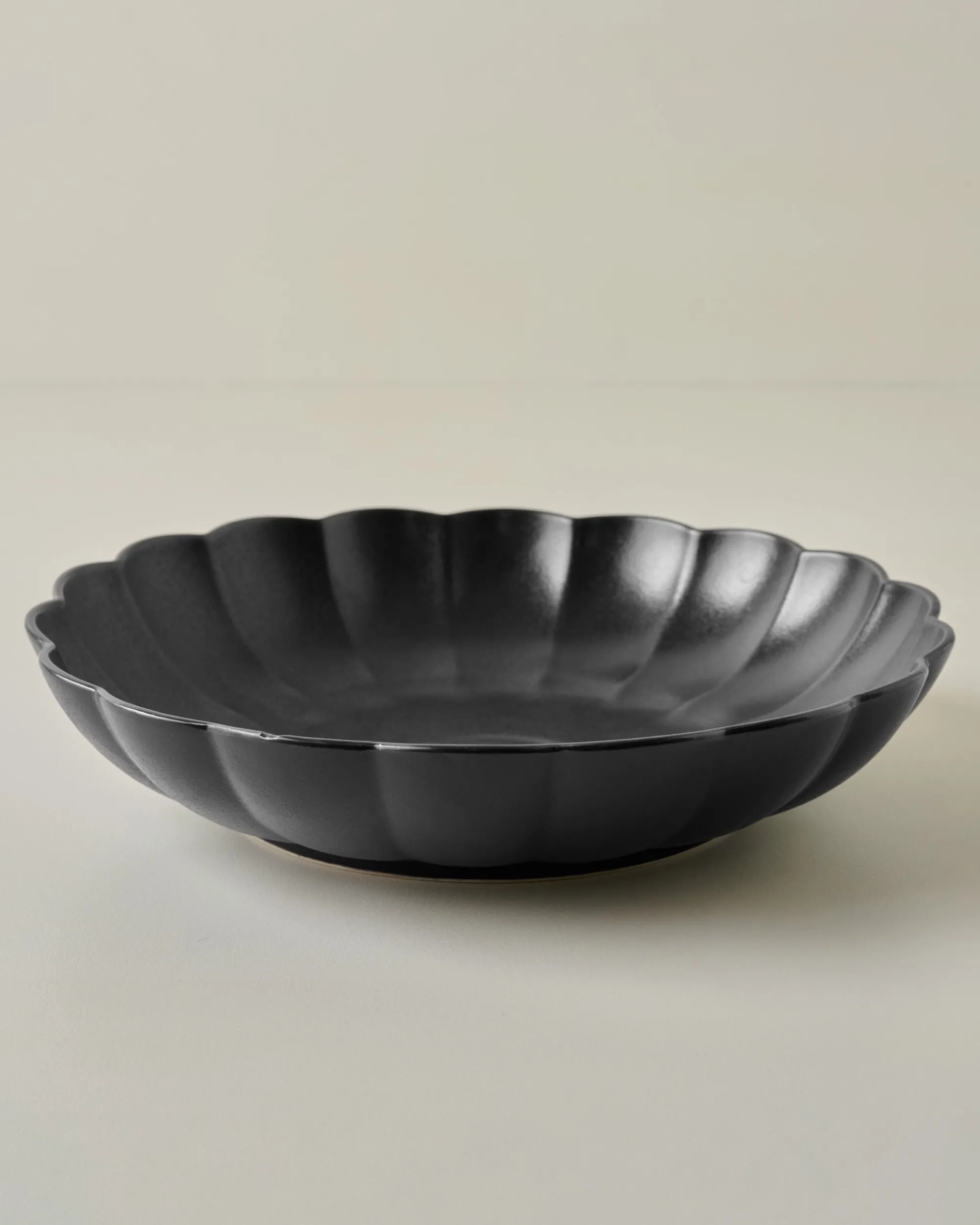 VND0092 Melrose International, LLC Oversized Black Scalloped Serving Bowl