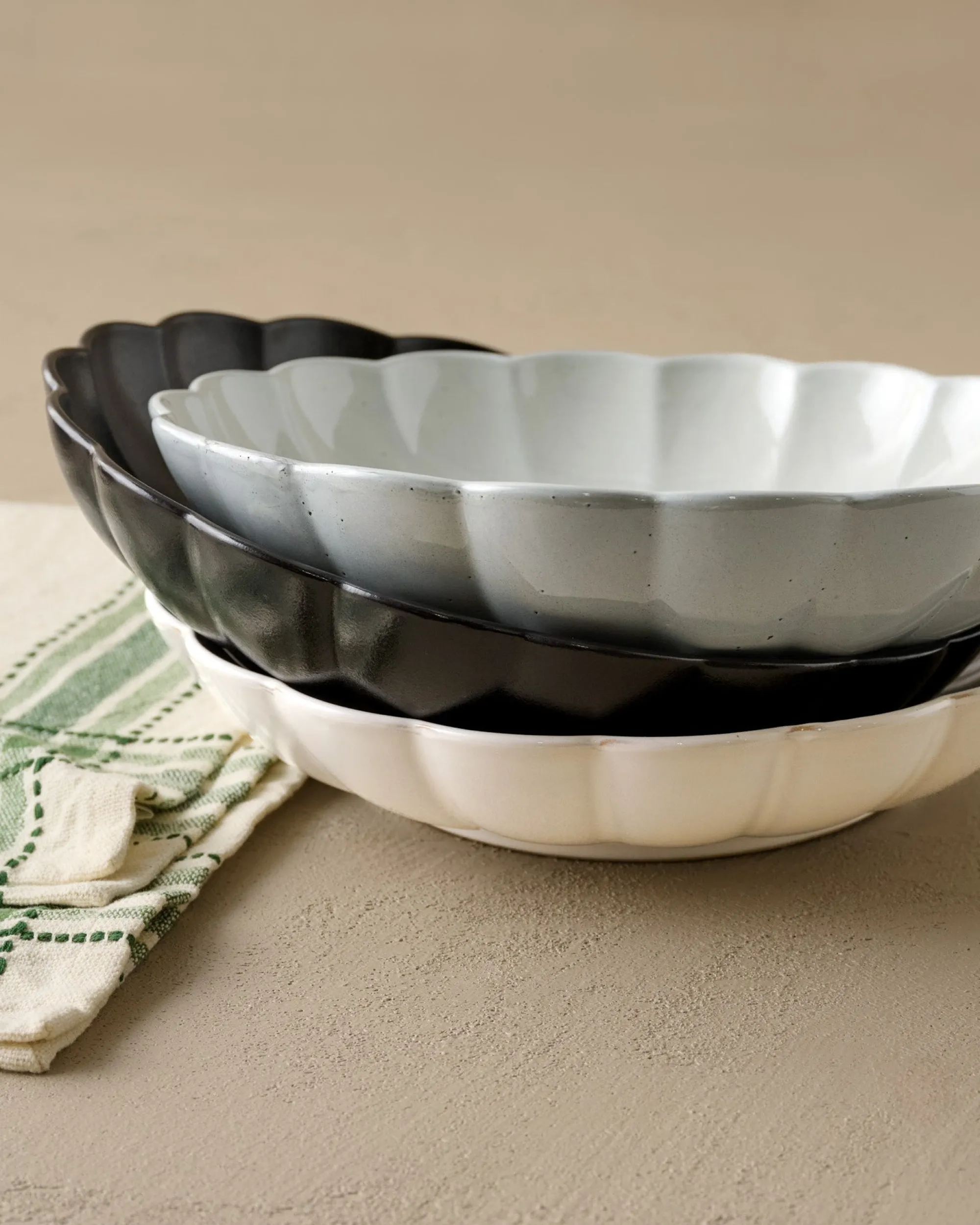 VND0092 Melrose International, LLC Oversized Cream Scalloped Serving Bowl