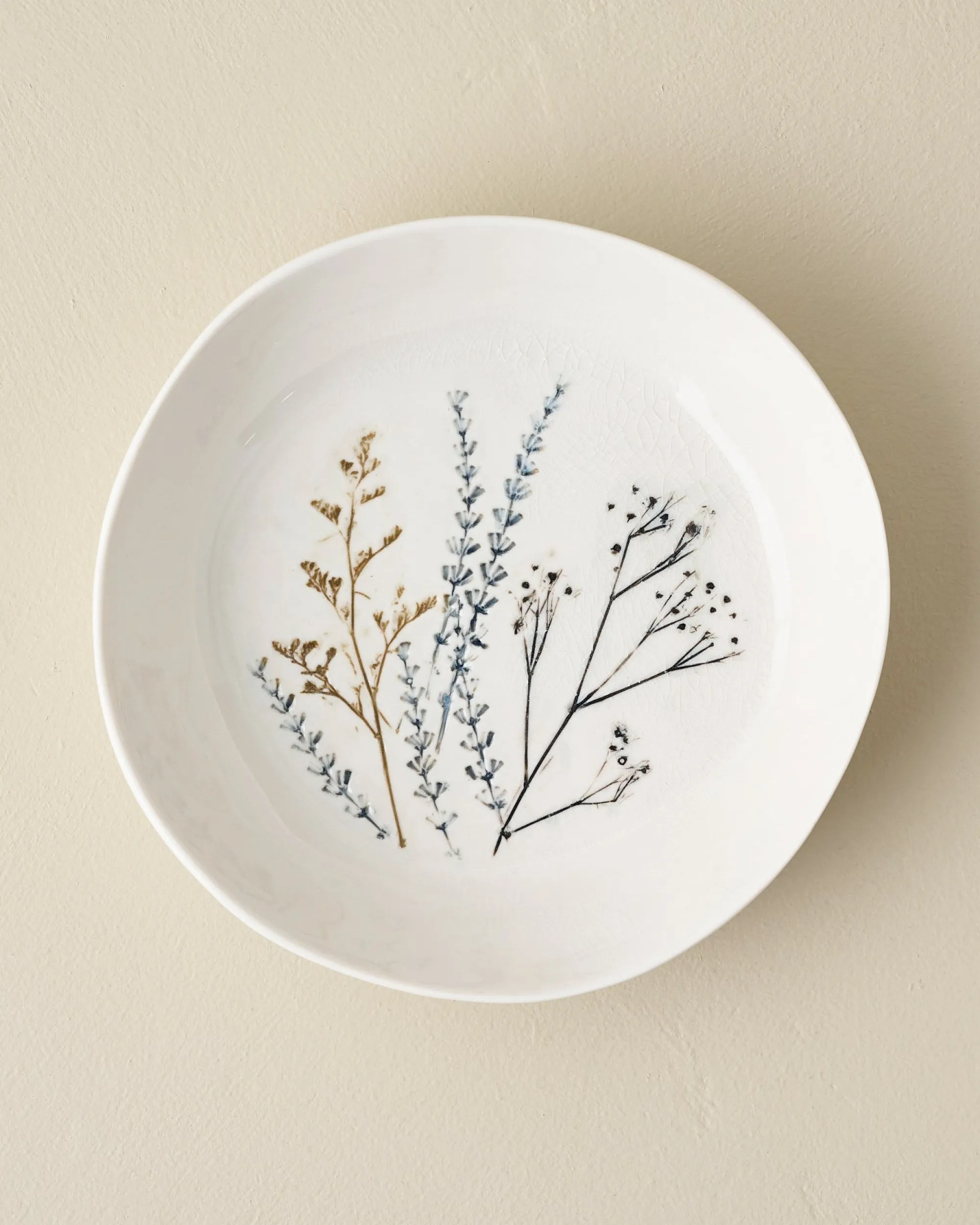VND0164 Creative Co-op Inc Pressed Floral Pasta Bowl