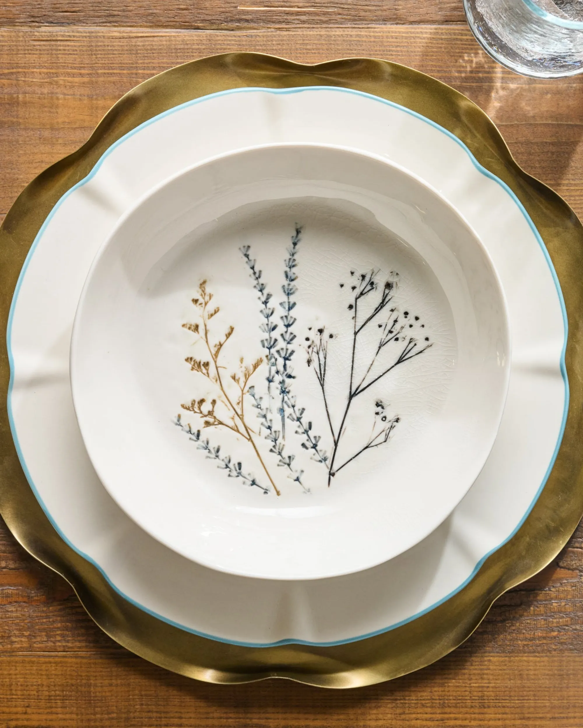 VND0164 Creative Co-op Inc Pressed Floral Pasta Bowl