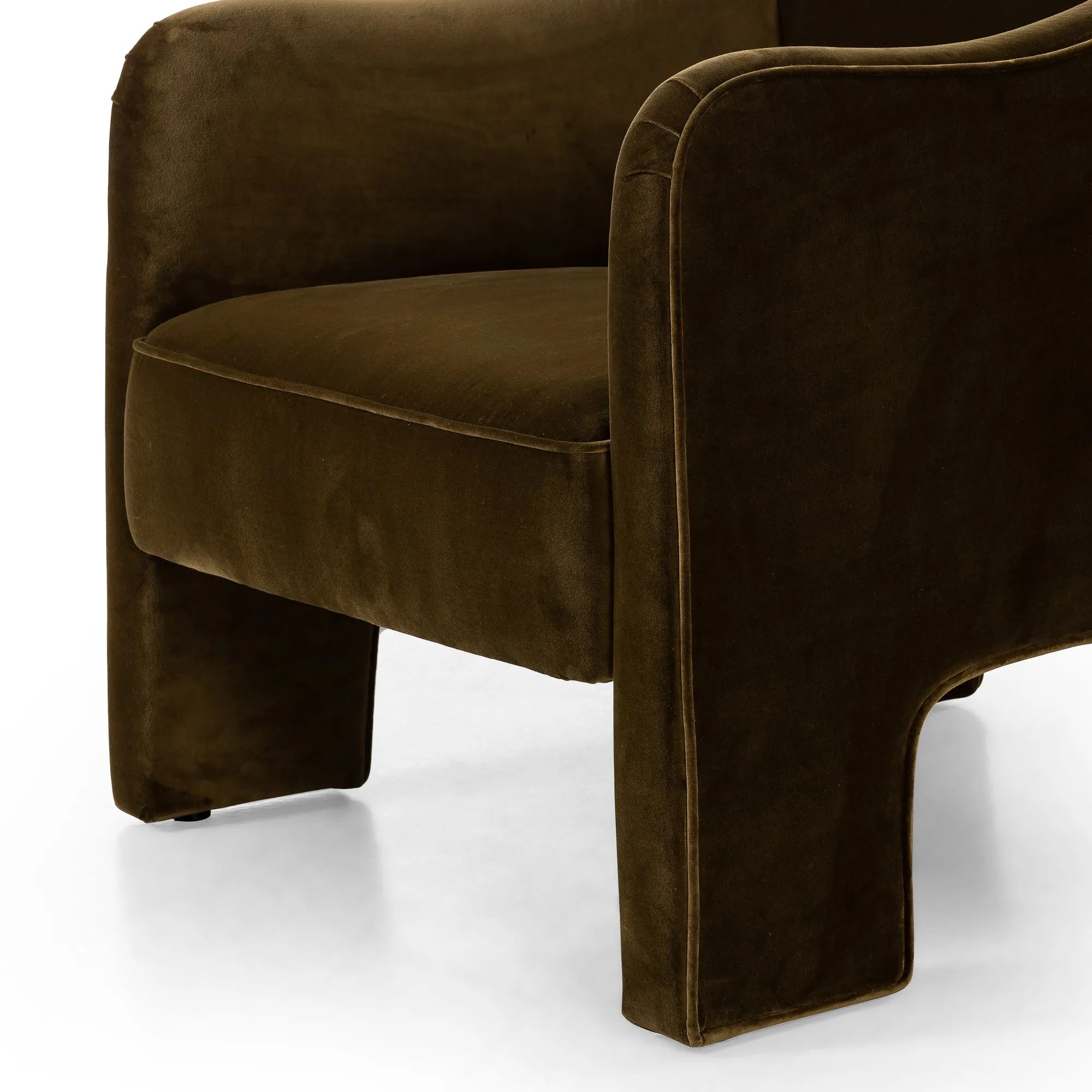 VND6200 Four Hands, LLC Randall Chair