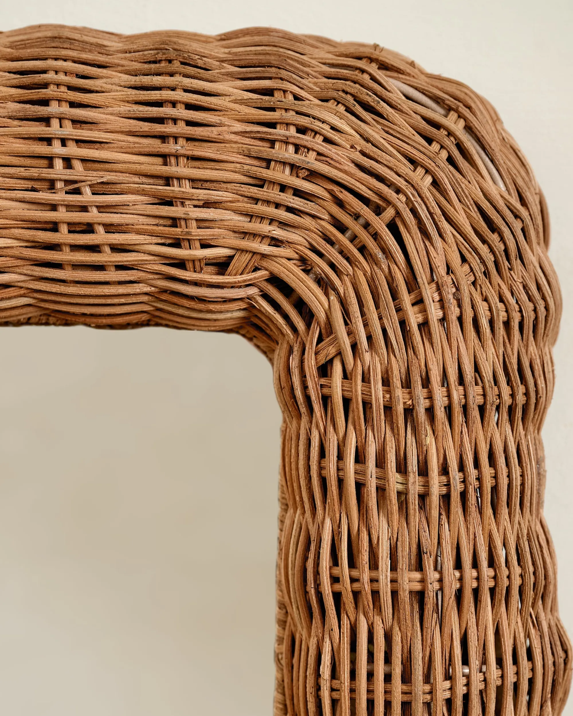 VND7018 Makerspalm, LLC Robin Woven Rattan Mirror