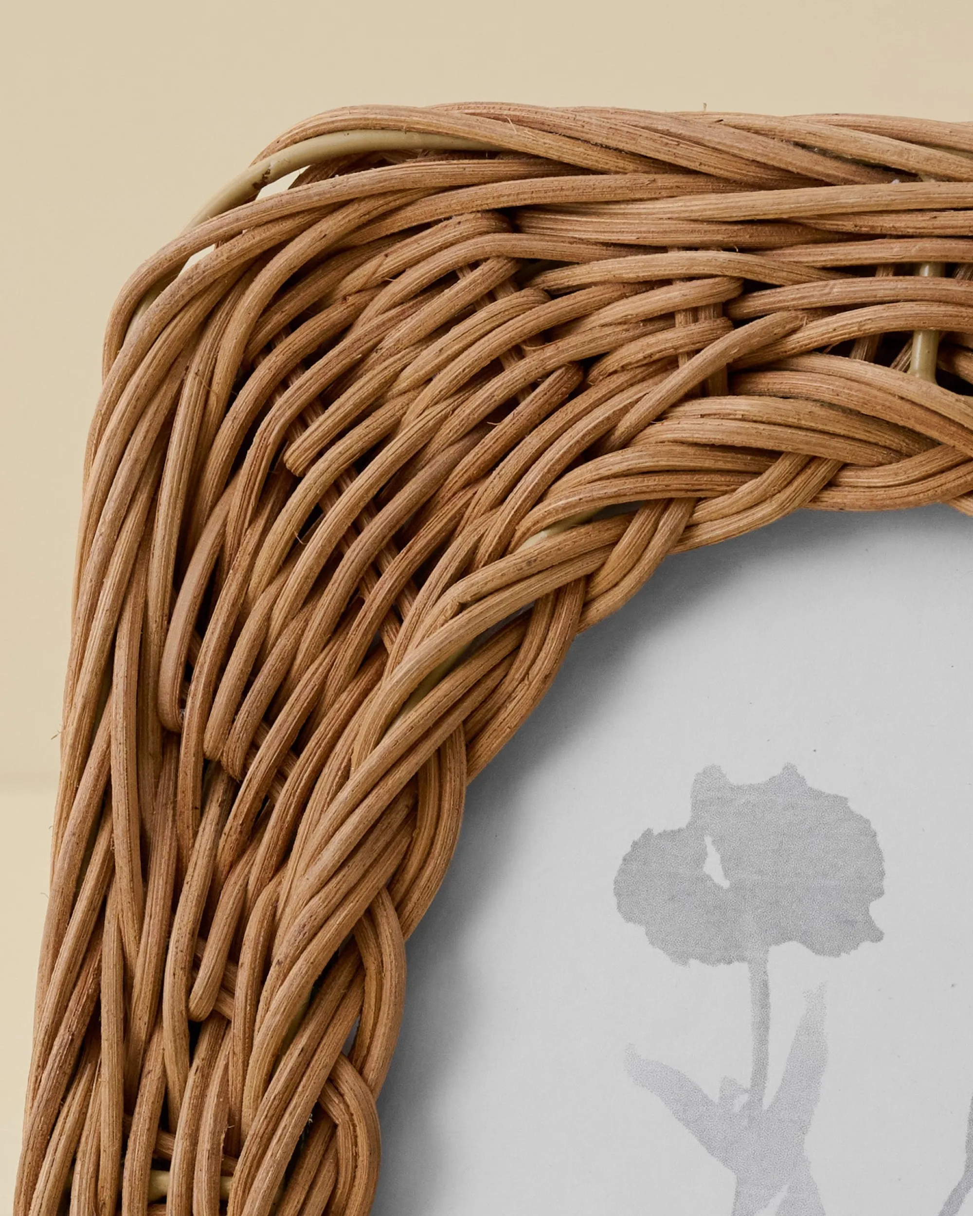VND7018 Makerspalm, LLC Robin Woven Rattan Photo Frame