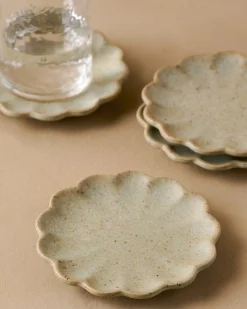 VND7018 Makerspalm, LLC Scalloped Edge Stoneware Coaster Set