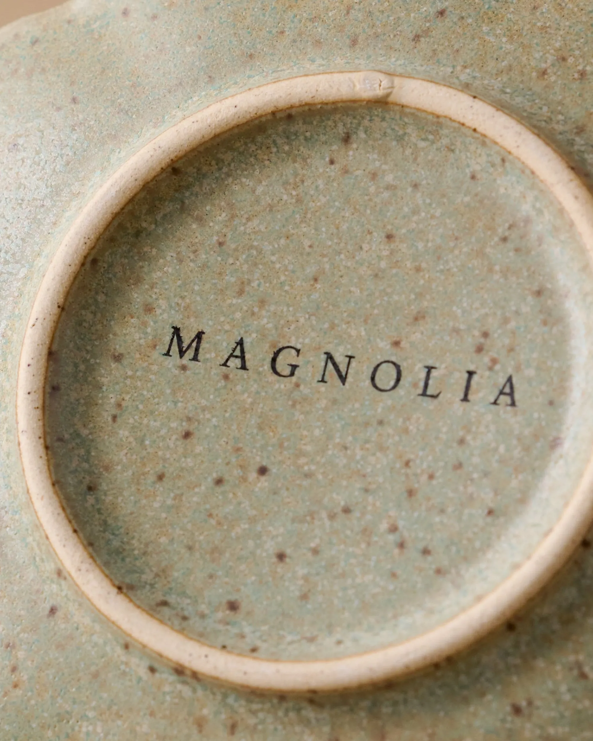 VND7018 Makerspalm, LLC Scalloped Edge Stoneware Coaster Set