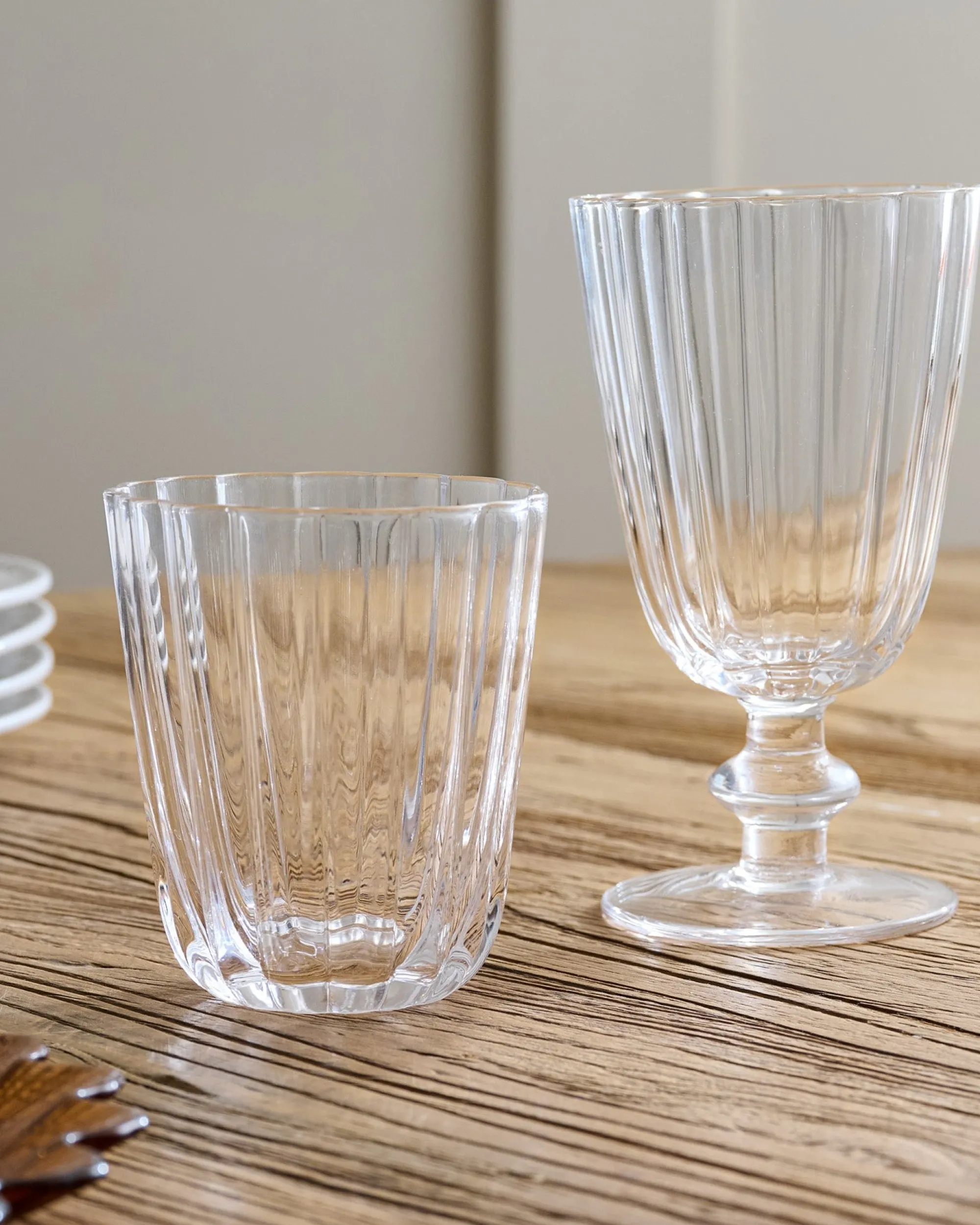 VND8399 Beijing Housewares Industries Ltd Scalloped Rim Glass Tumbler