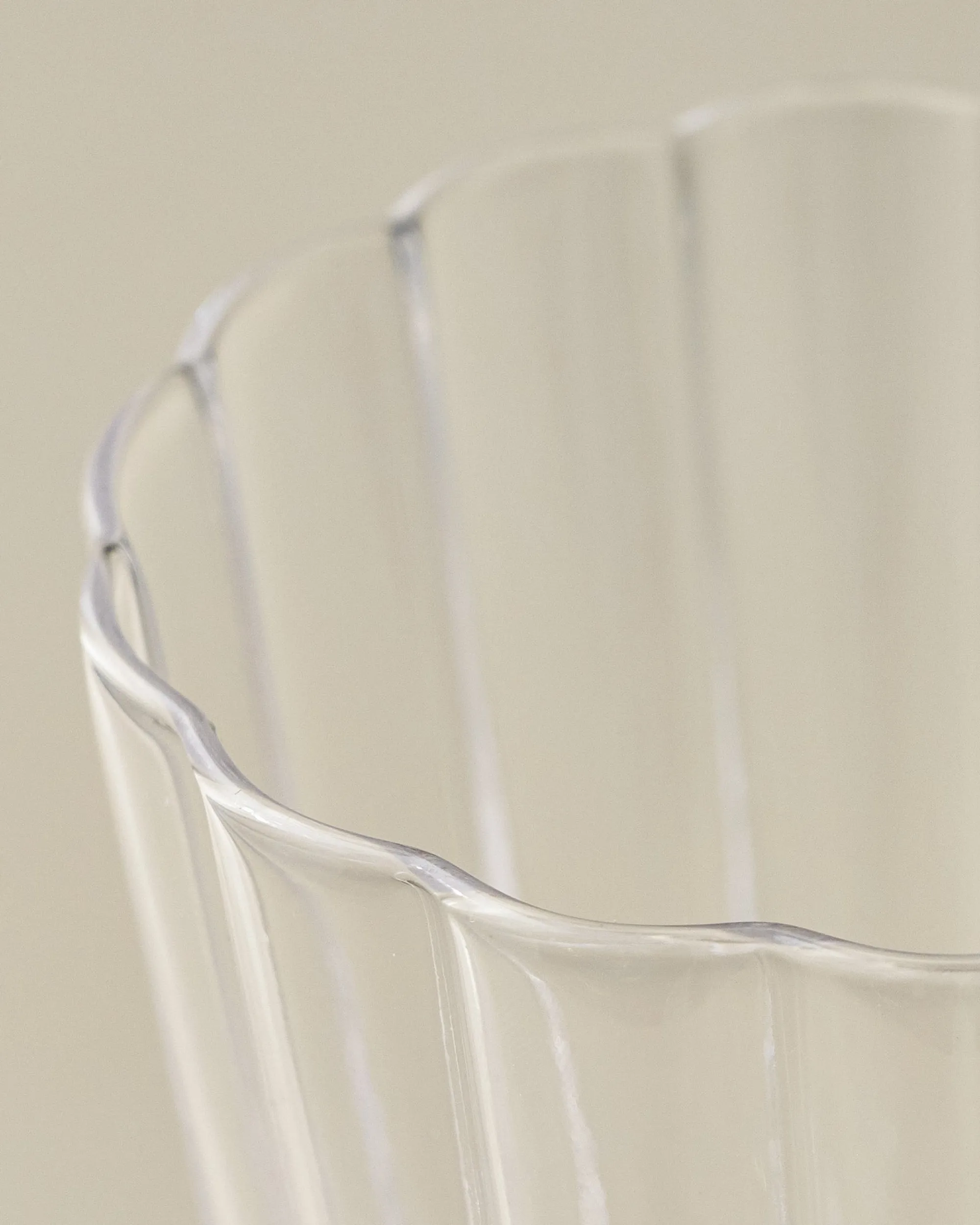VND8399 Beijing Housewares Industries Ltd Scalloped Rim Glass Tumbler