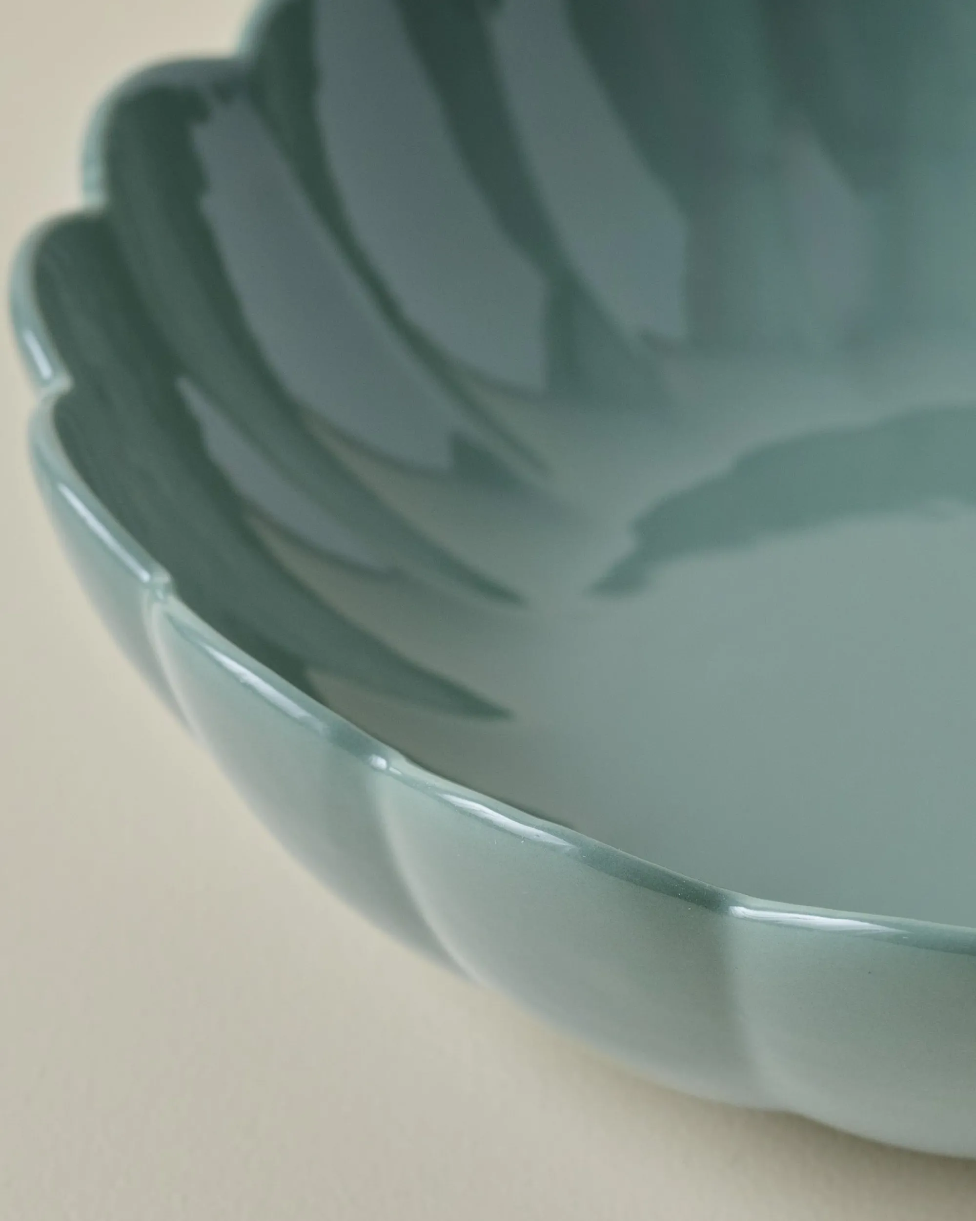 VND0092 Melrose International, LLC Seagrass Scalloped Serving Bowl