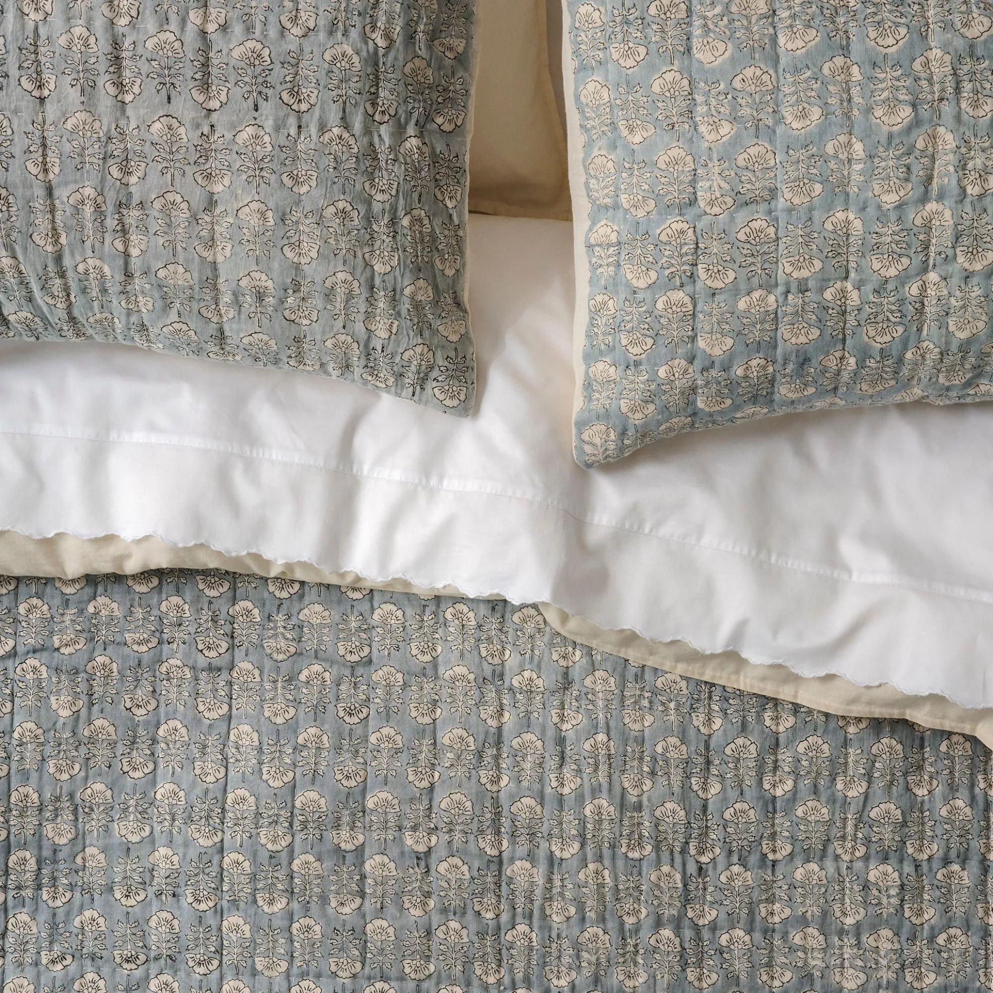 Magnolia Silver Blue Flora Block Print Quilt + Sham Set (King)