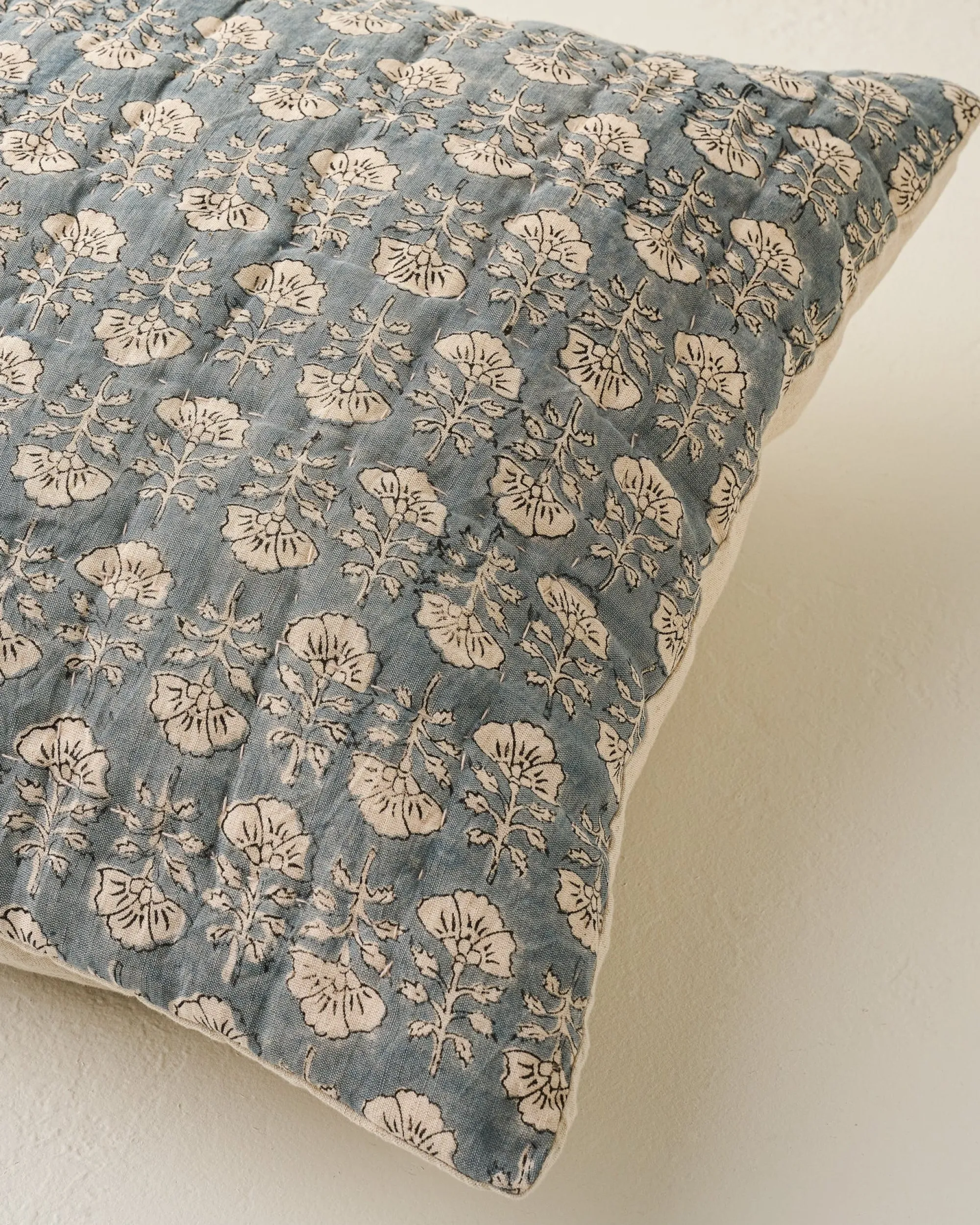 Magnolia Silver Blue Flora Block Print Quilt + Sham Set (King)