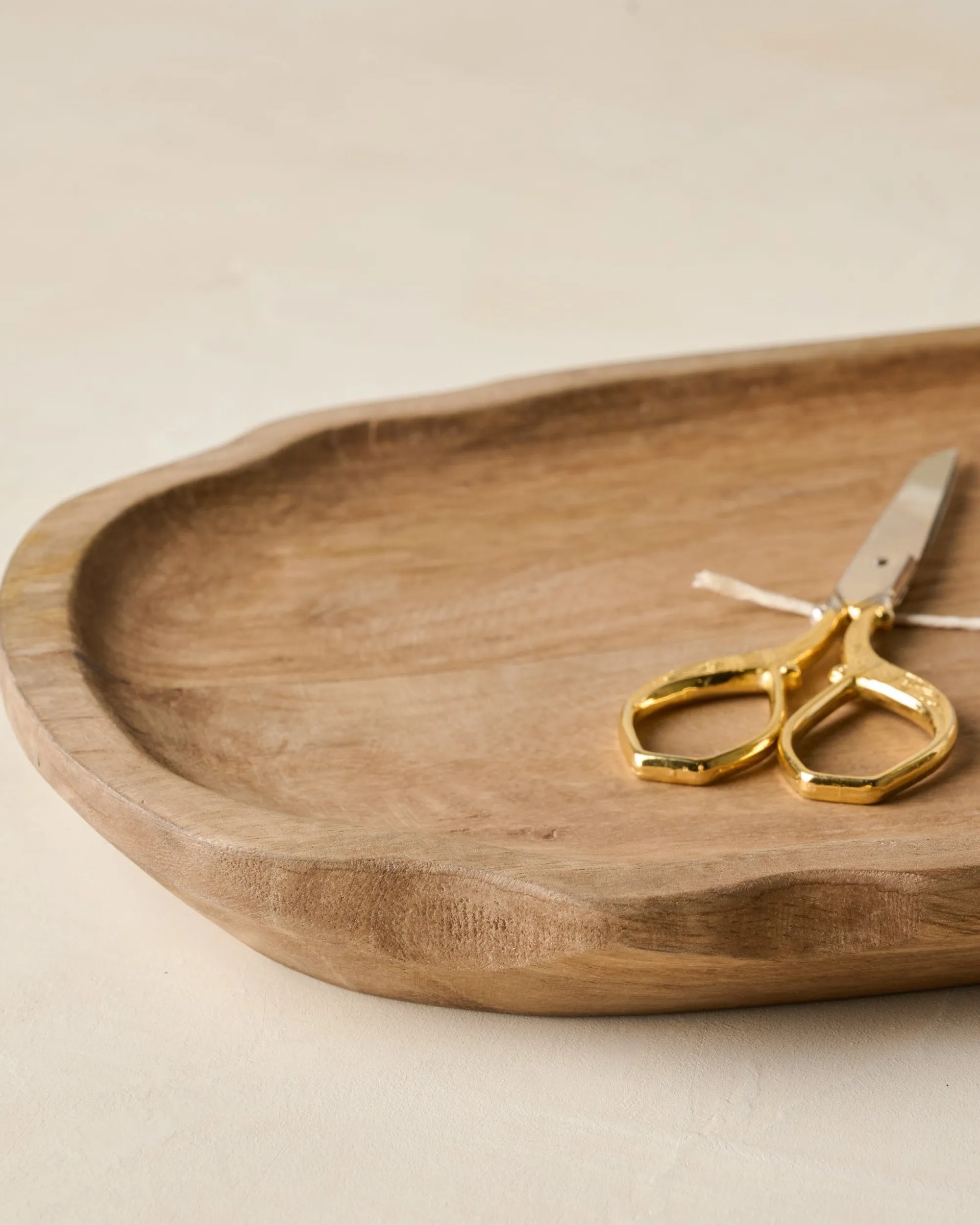 VND6622 ARVIND EXPO-CRAFTS Small Brigitte Fluted Edge Wood Tray