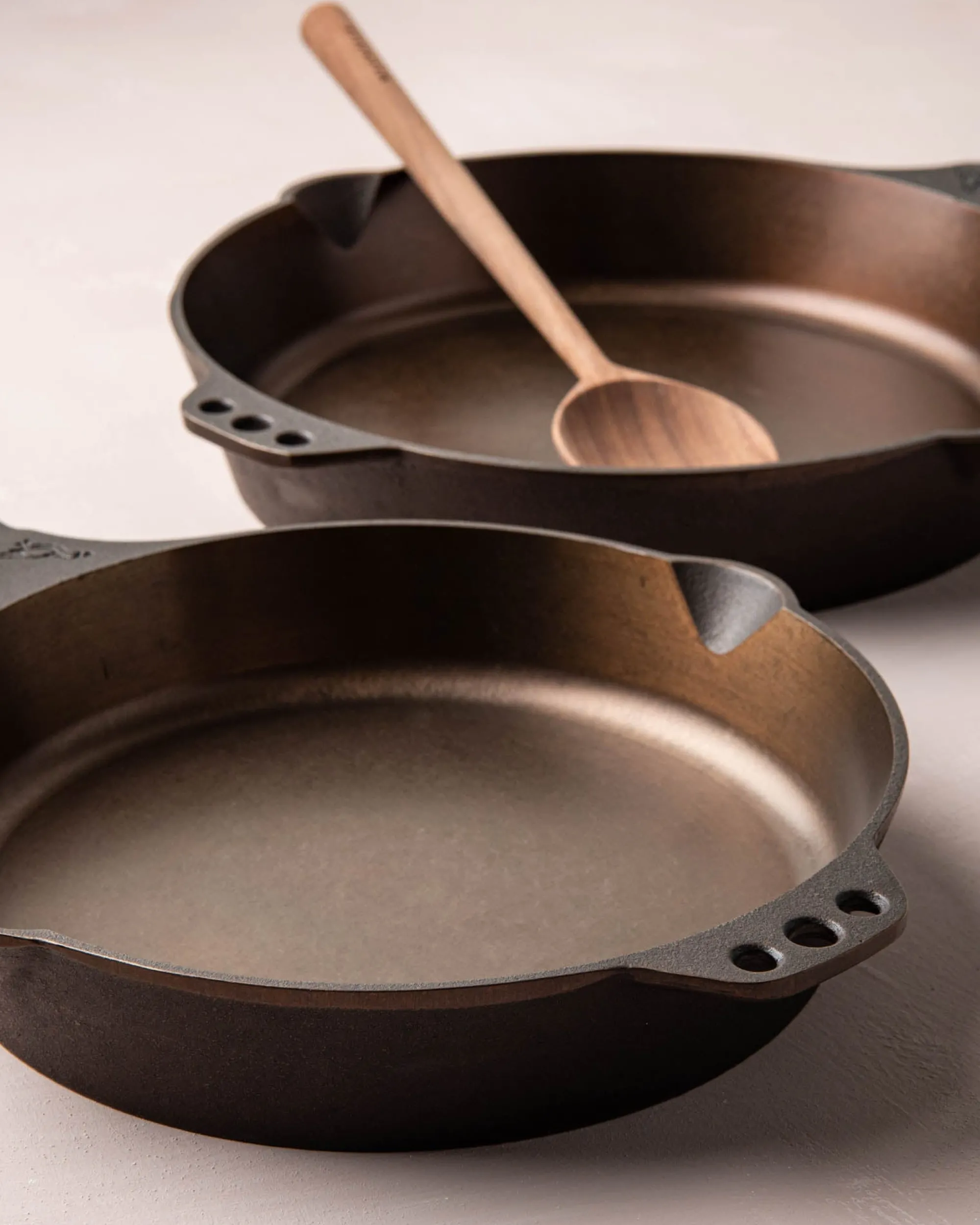 VND6687 Smithey Ironware Company Smithey Cast Iron Skillet (No. 10)