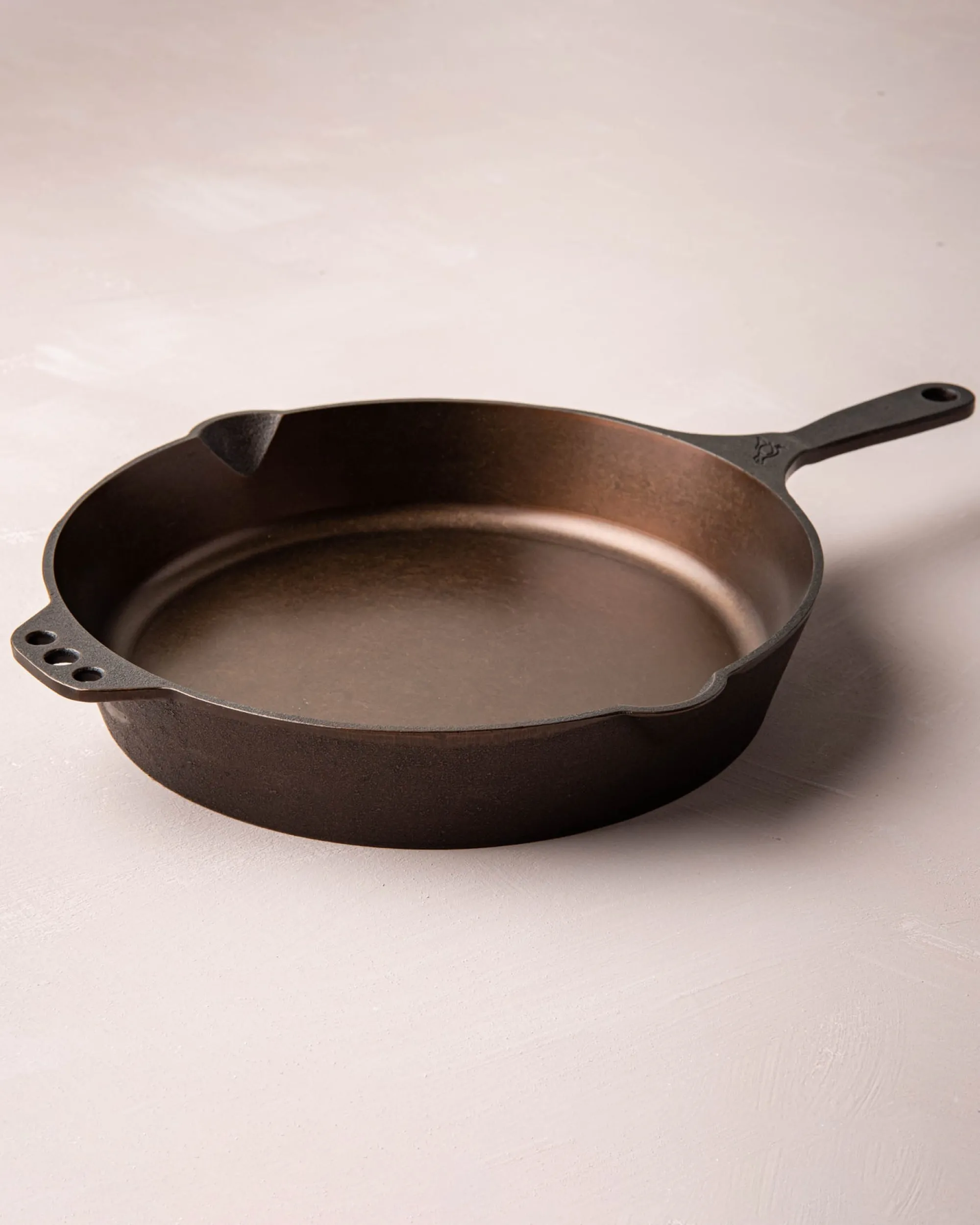 VND6687 Smithey Ironware Company Smithey Cast Iron Skillet (No. 12)