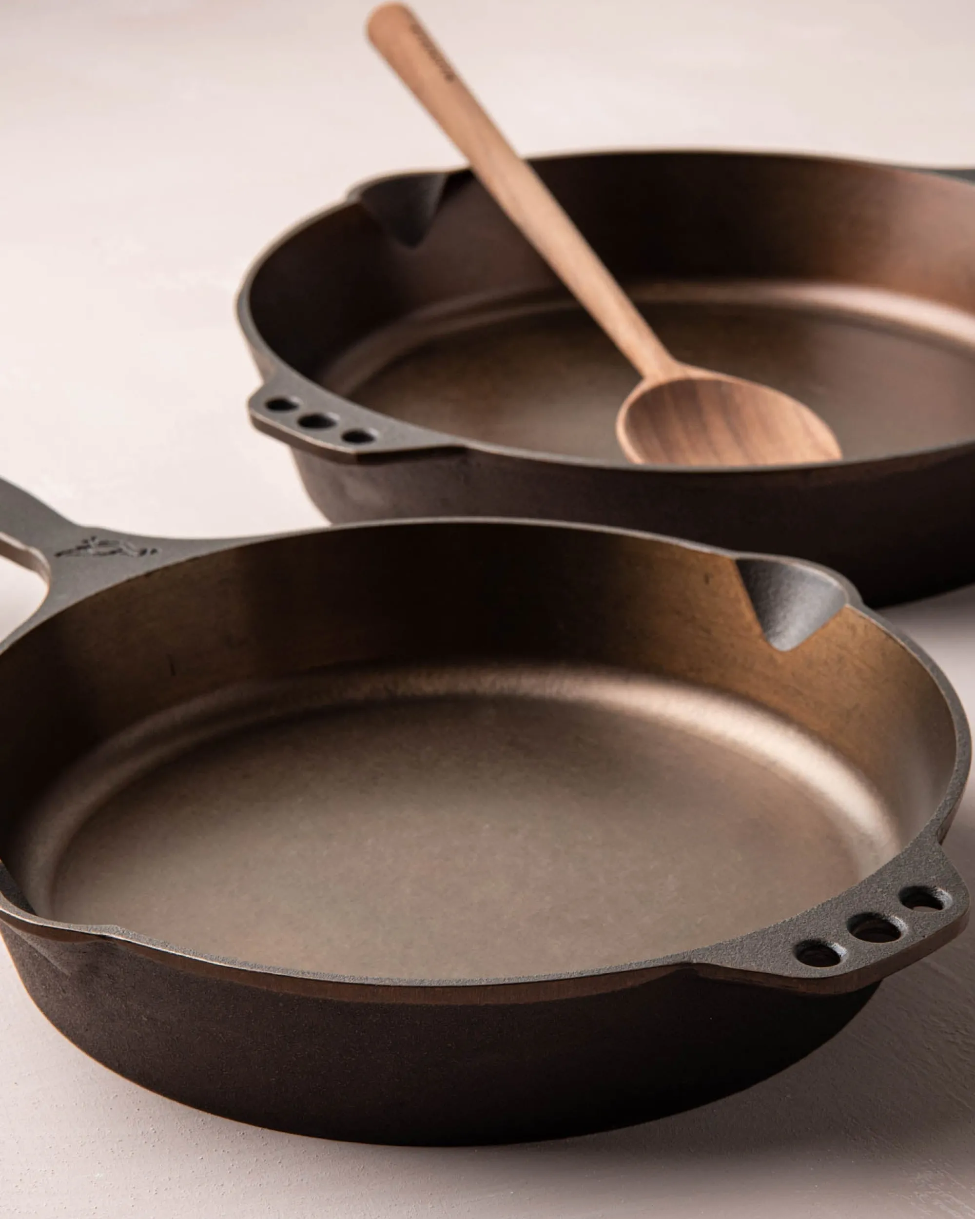 VND6687 Smithey Ironware Company Smithey Cast Iron Skillet (No. 12)
