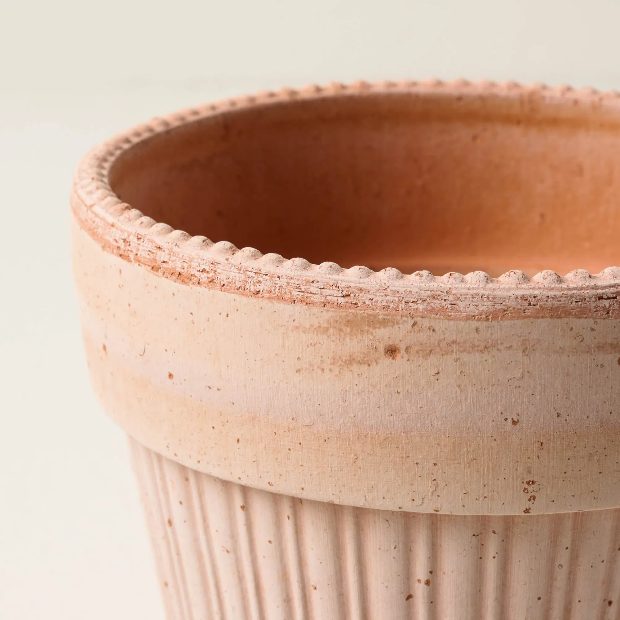 VND7468 Bergs Potter INC Terracotta Dotted Bergs Pot