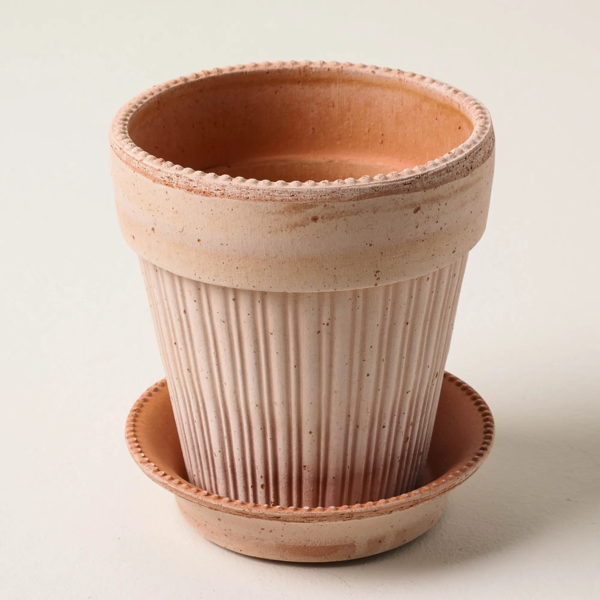 VND7468 Bergs Potter INC Terracotta Dotted Bergs Pot