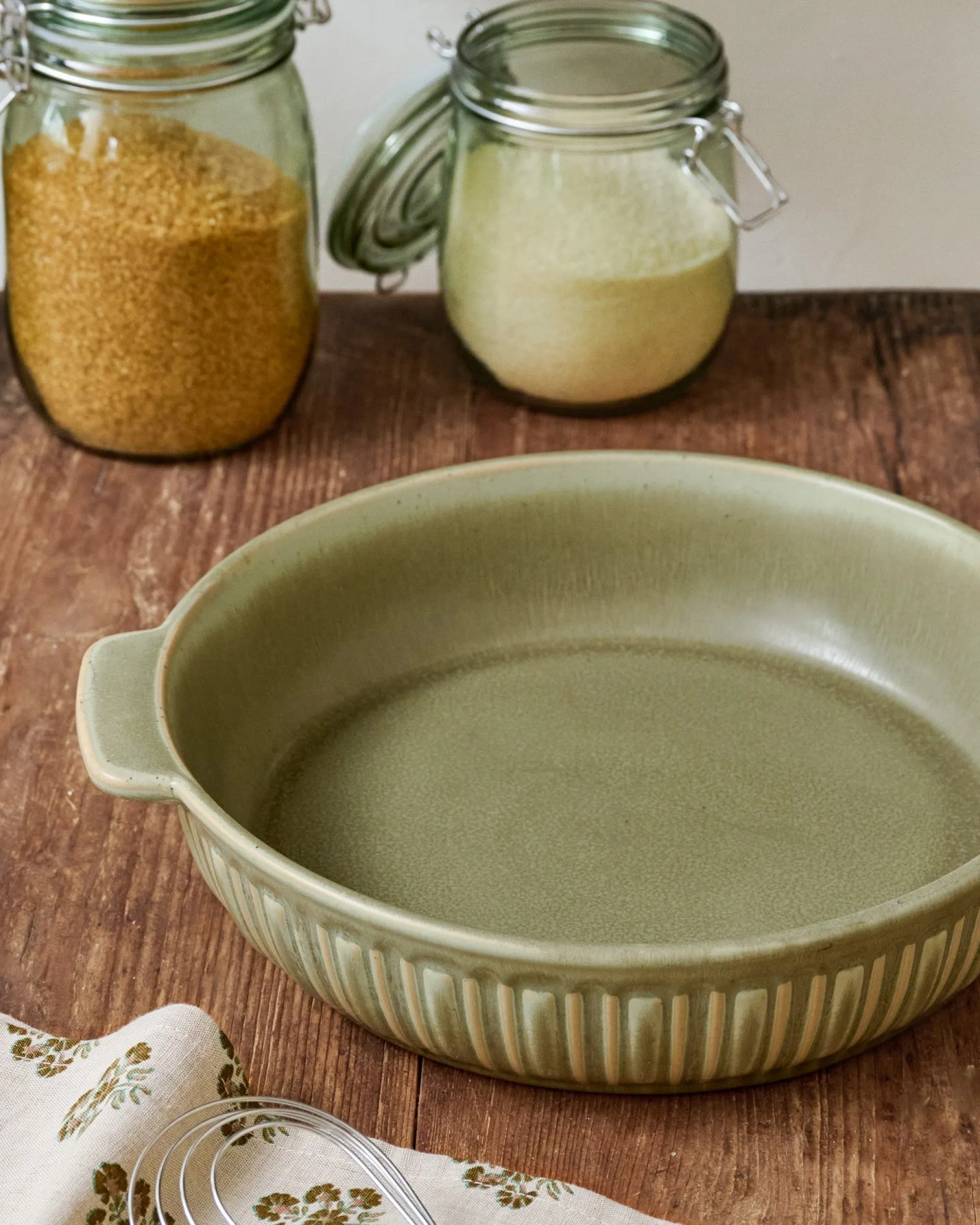 VND7817 FOXSTONE DEVELOPMENT CO.,LTD The Cottage Collection Laurel Green Round Baking Dish