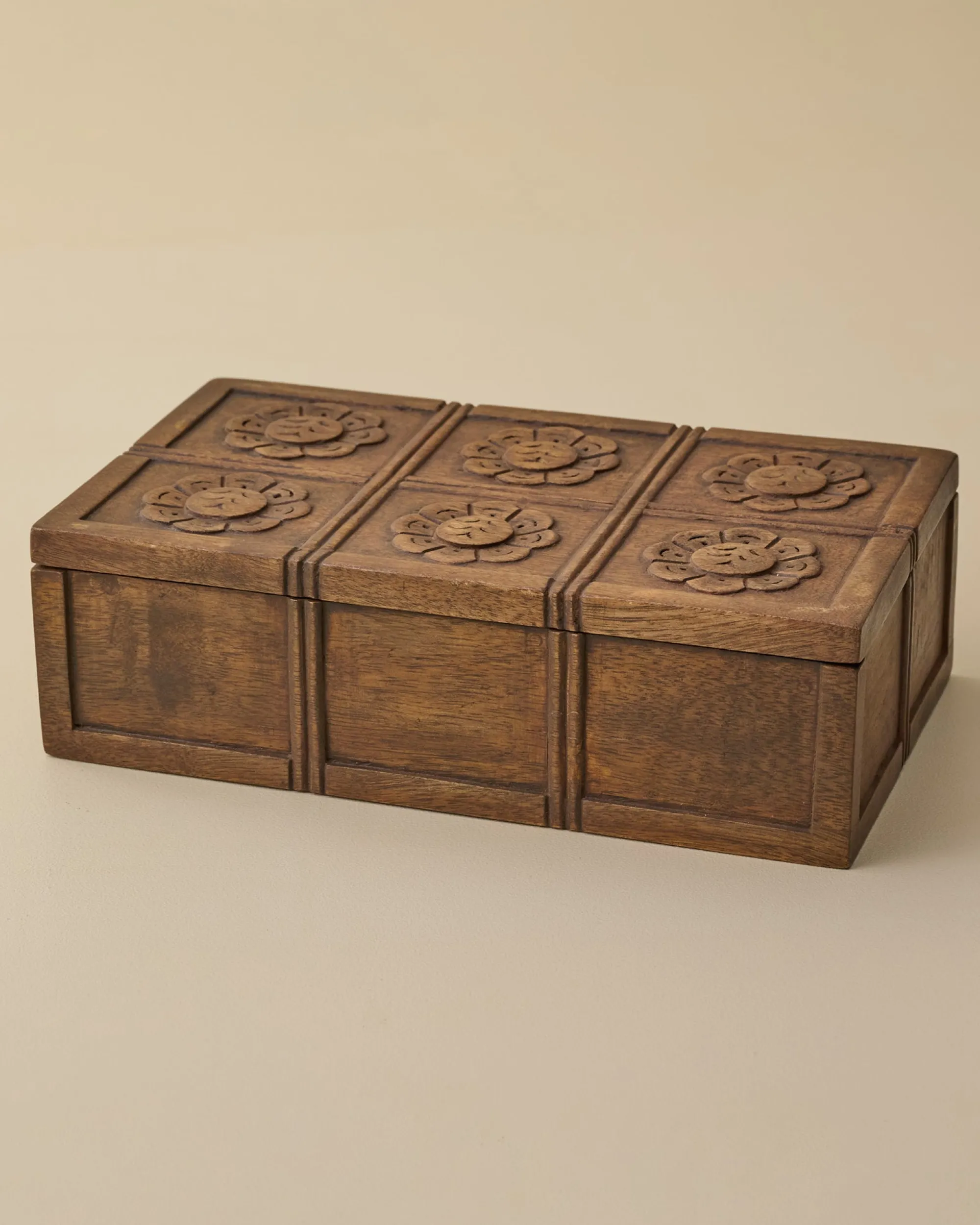 VND8122 R R INDUSTRIES Trina Carved Wood Box