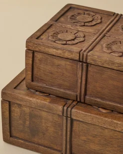 VND8122 R R INDUSTRIES Trina Carved Wood Box