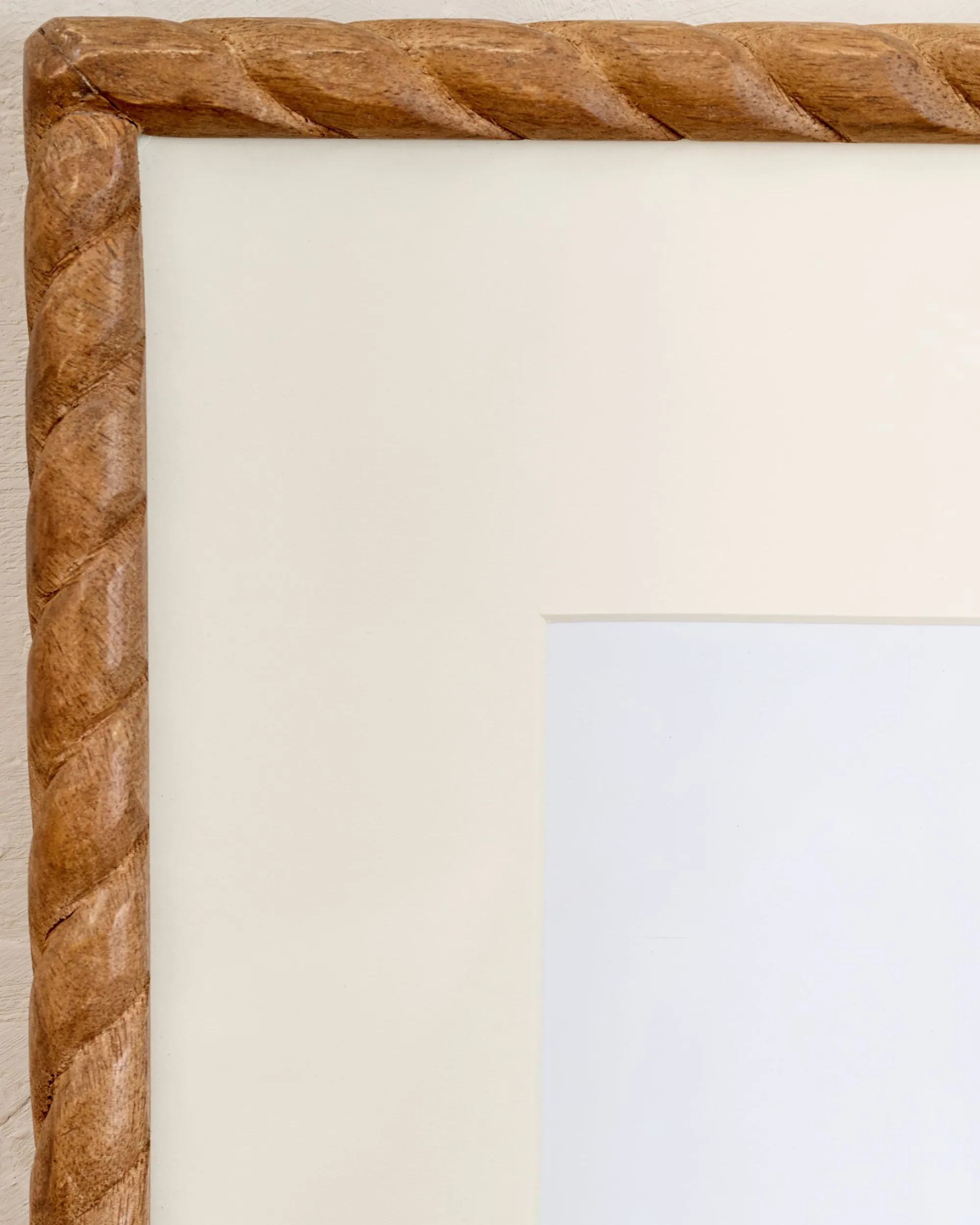 VND8122 R R INDUSTRIES Turned Wood Wall Frame
