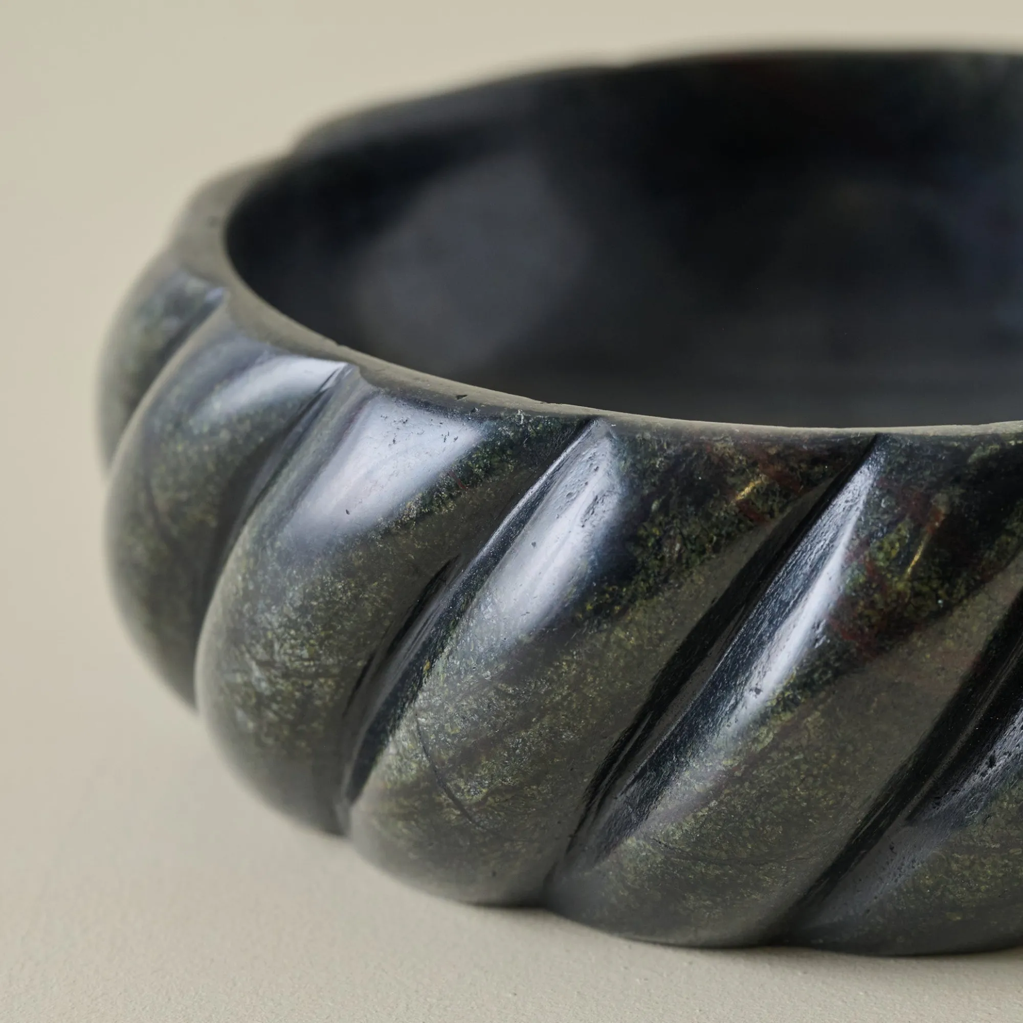 VND6842 Ferry International Twisted Marble Trinket Bowl