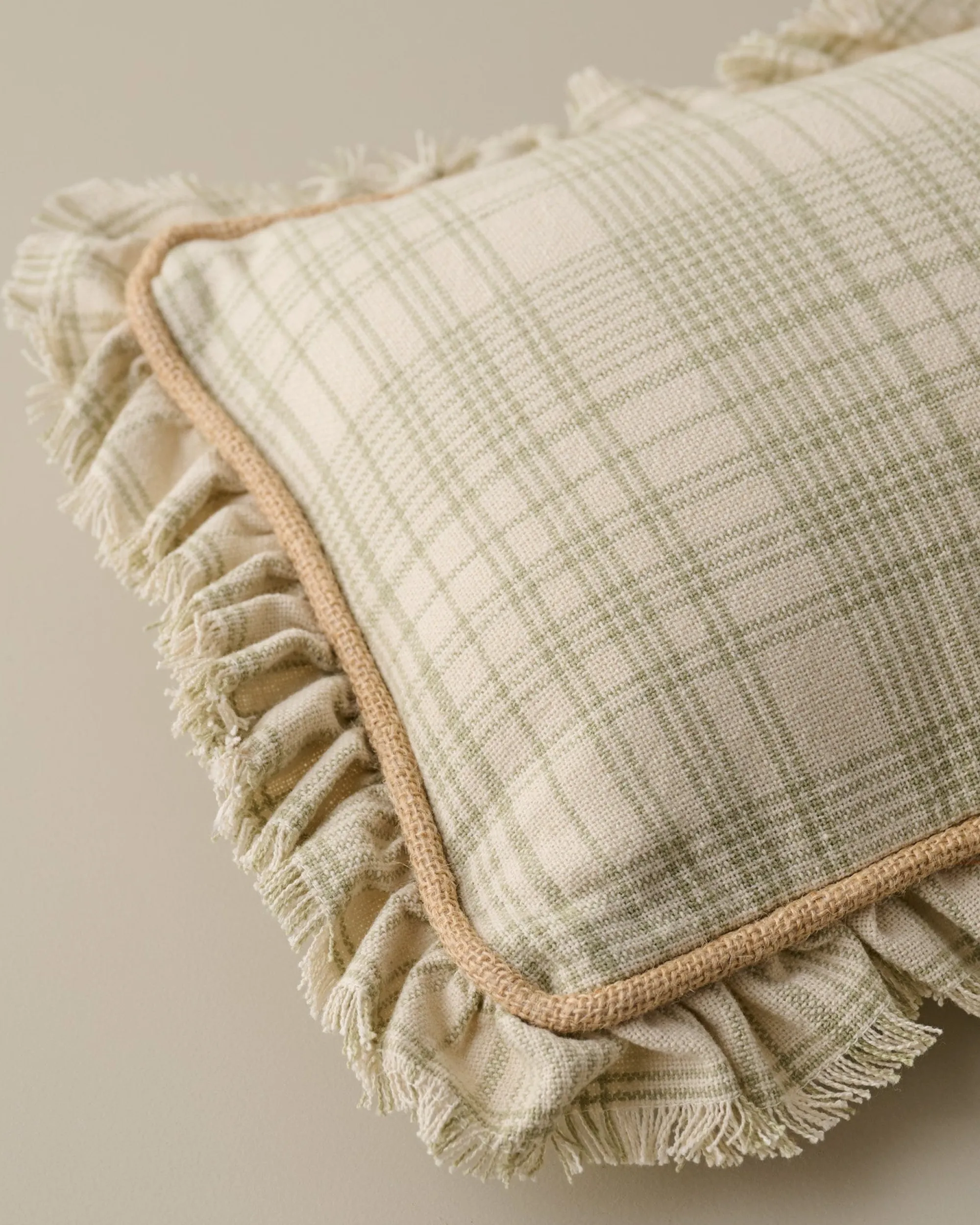 VND6843 KARUR GOLDLINE EXPORTS LLP Tyler Check Pillow
