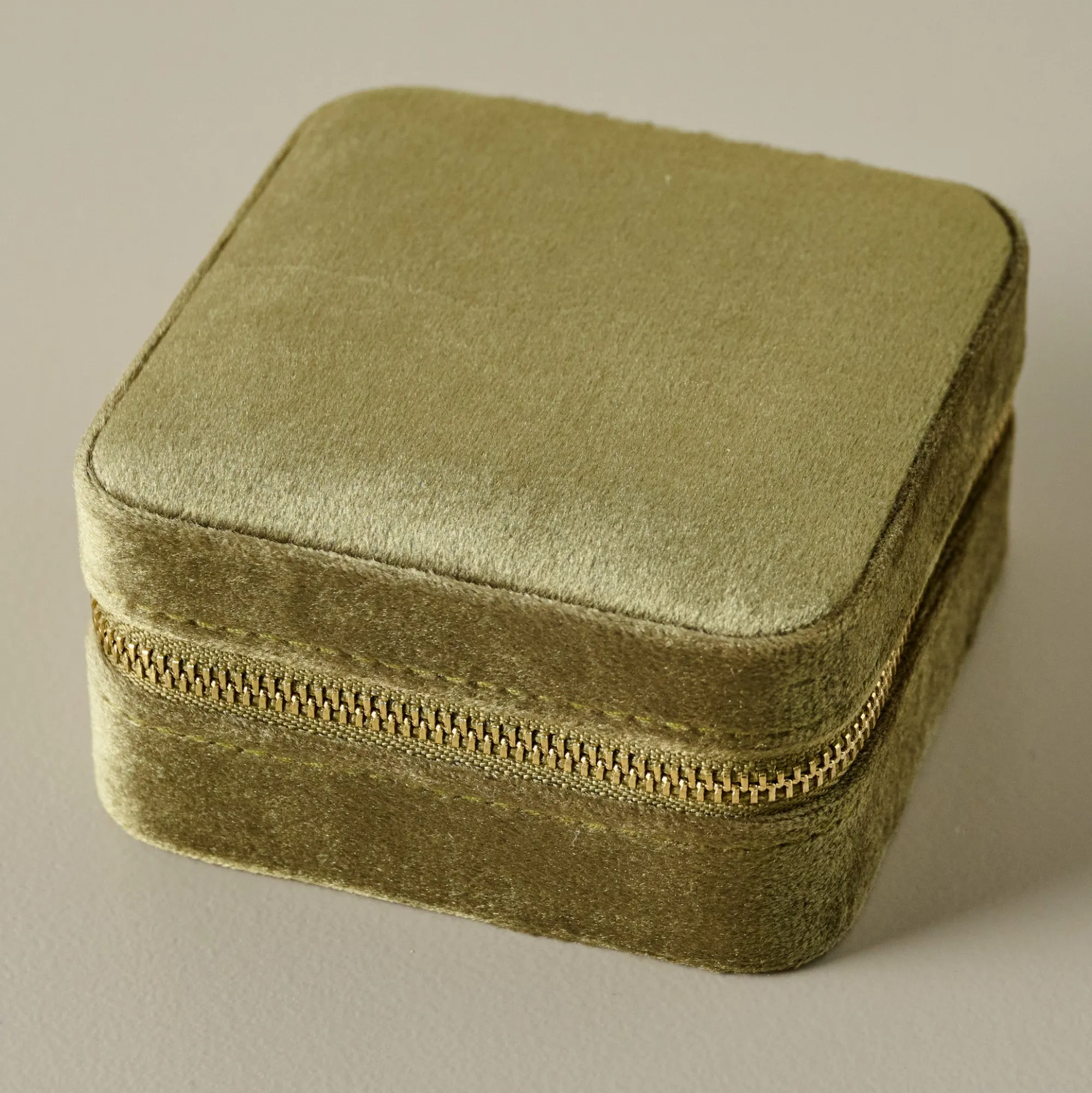 VND8845 Cecelia Designs Jewelry LLC. Velvet Olive Jewelry Travel Case